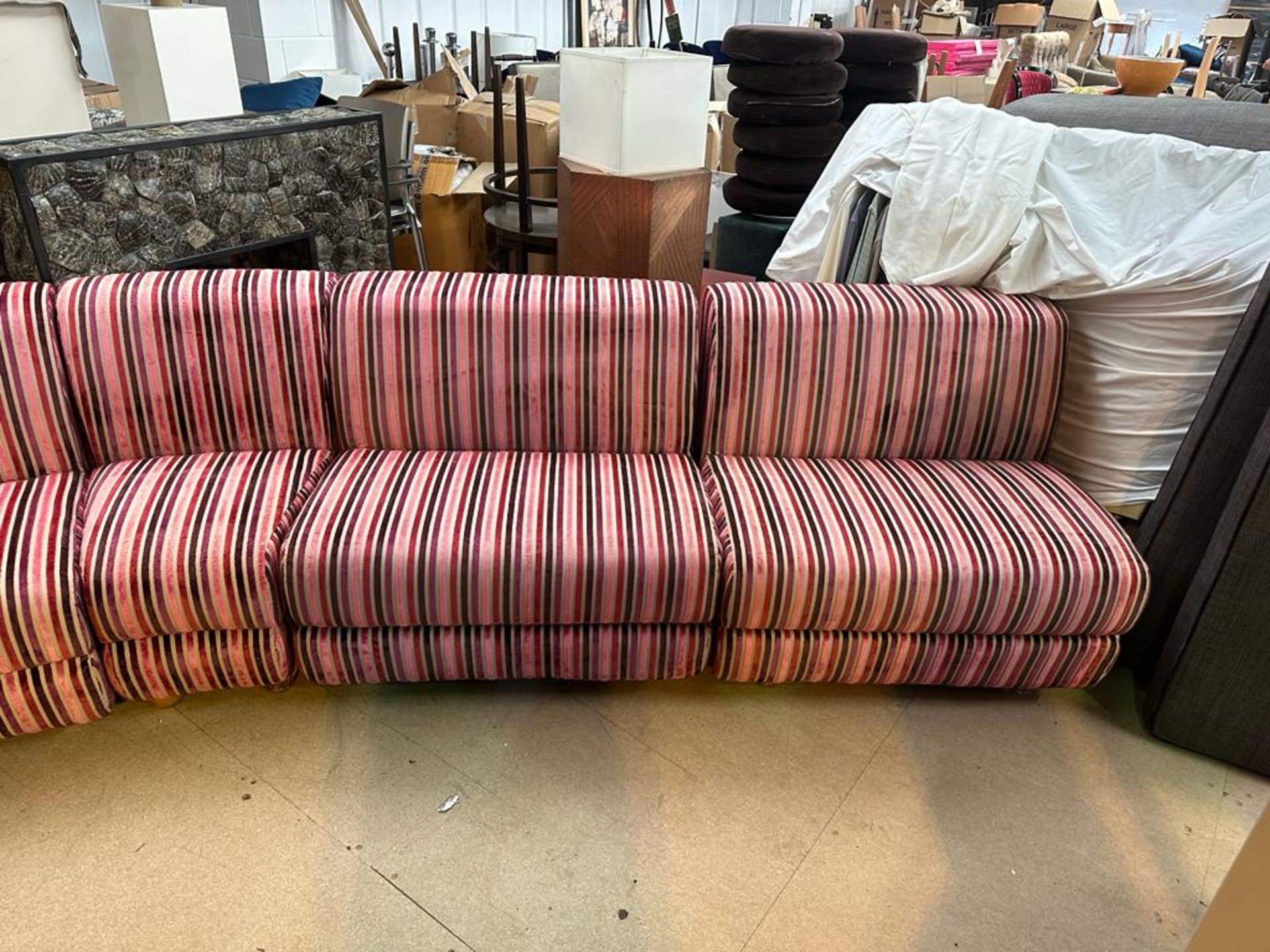 Sectional sofa comprising six pieces upholstered in a pink stipe material spans approximately 4m - Image 4 of 4