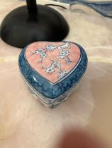 Vintage Chinese Porcelain Heart Shaped Trinket/Jewellery Boxes (Apt 10)