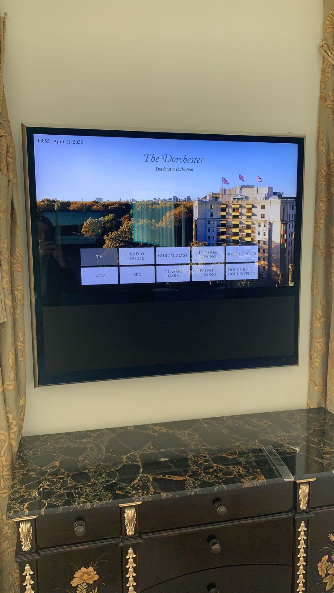 Bang Olufsen BeoVision 10-40" Hotel LCD TV Diagonal picture size: 40 inches (101.6cm) Aspect ratio: