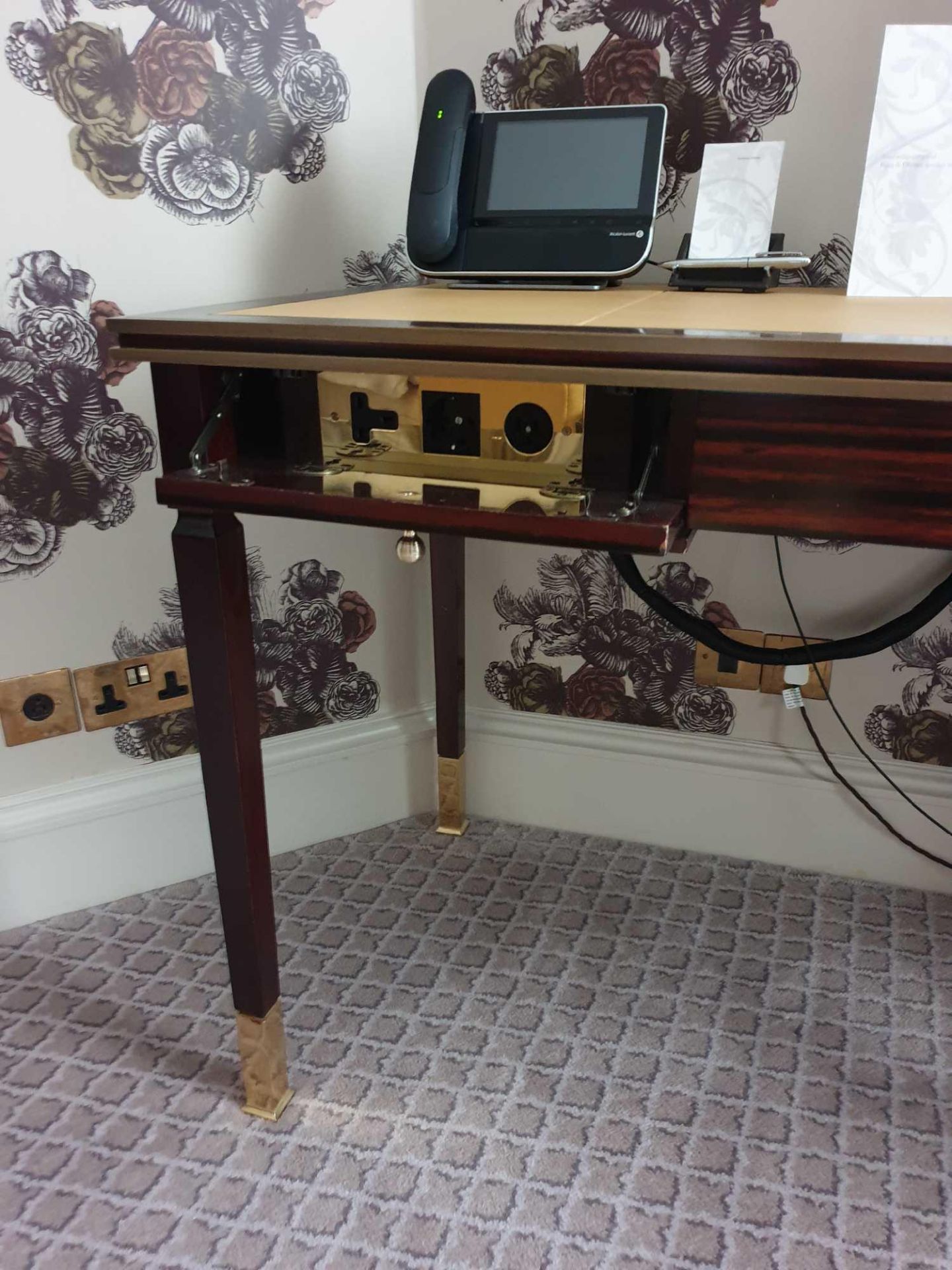 Writing Desk High Gloss Ebony Wood With Tooled Leather Inlay Faux Central Drawer Flanked By Single - Bild 2 aus 3