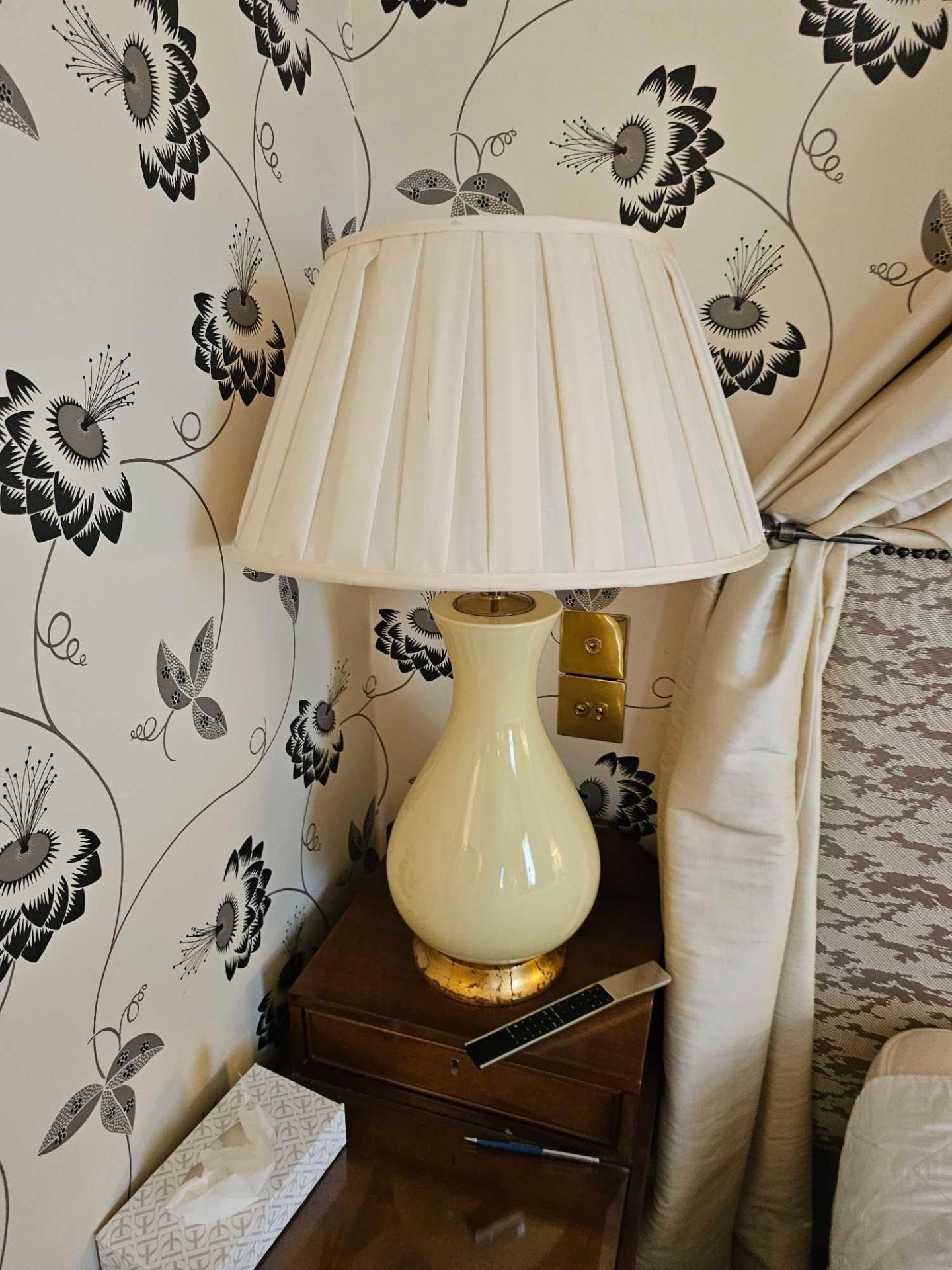 A Pair Of Heathfield And Co Louisa Glazed Ceramic Table Lamp With Textured Shade 77cm (Room 819) - Bild 3 aus 3