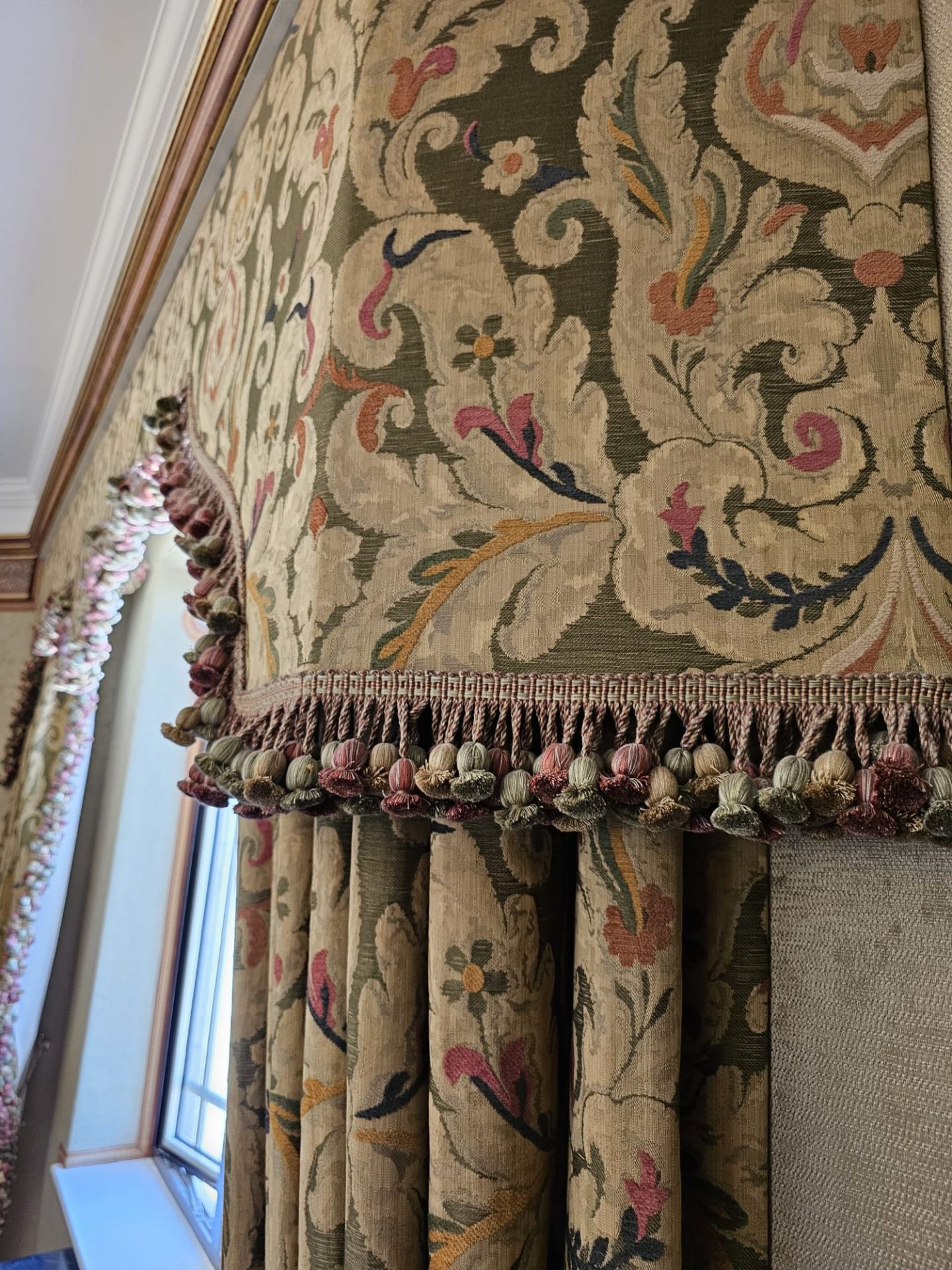A Pair Of Fully Lined Floral Patterned Heavy Drapes The Fabric In Green And Beige Complete With - Image 2 of 6