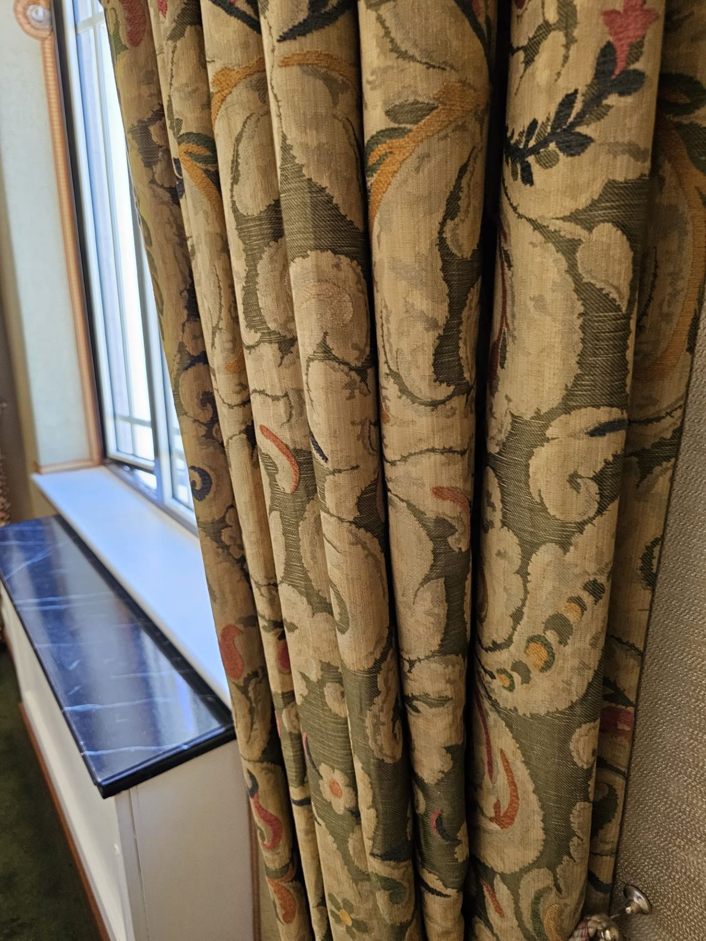 A Pair Of Fully Lined Floral Patterned Heavy Drapes The Fabric In Green And Beige Complete With - Image 3 of 6