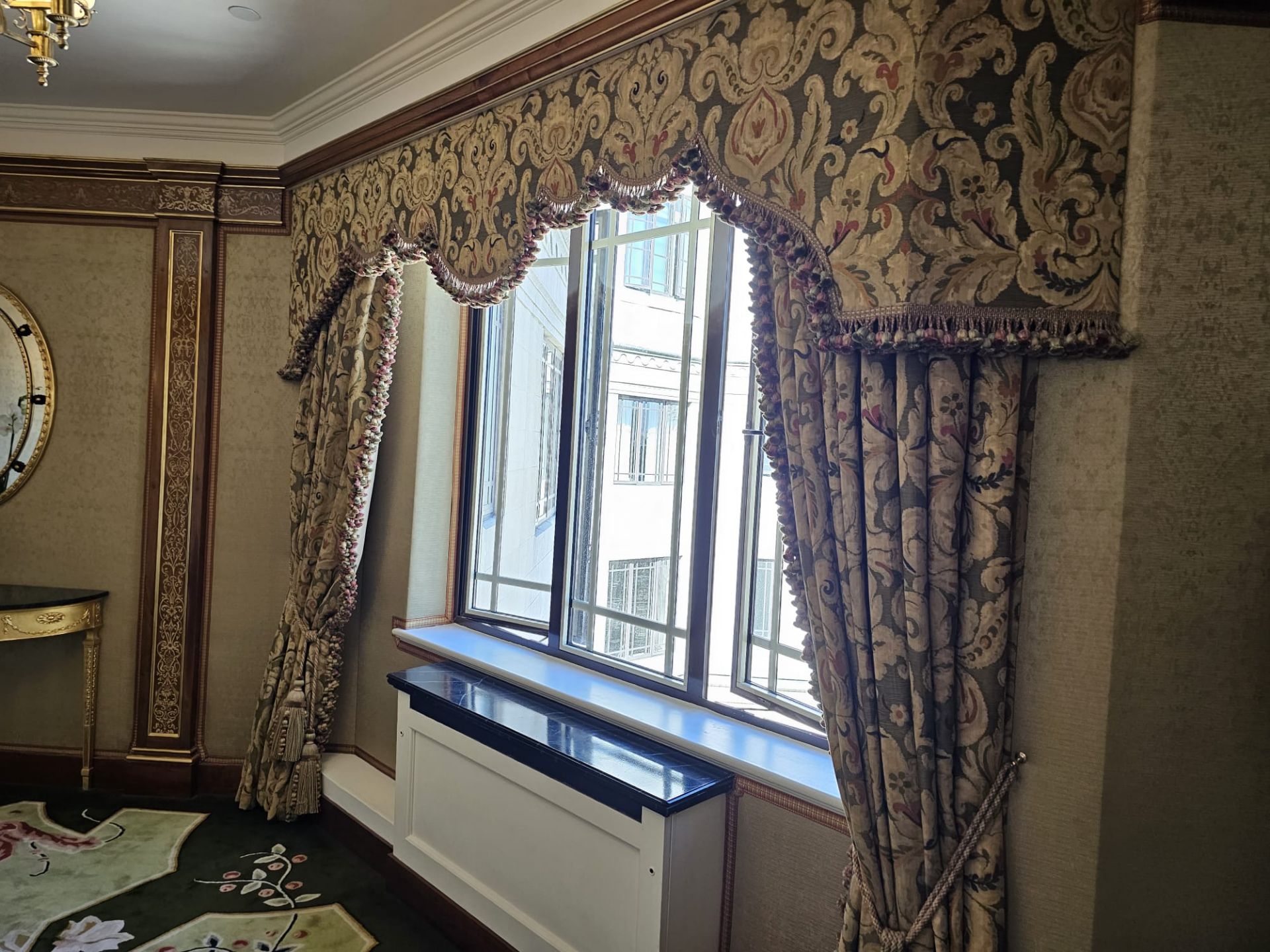 A Pair Of Fully Lined Floral Patterned Heavy Drapes The Fabric In Green And Beige Complete With - Image 4 of 6