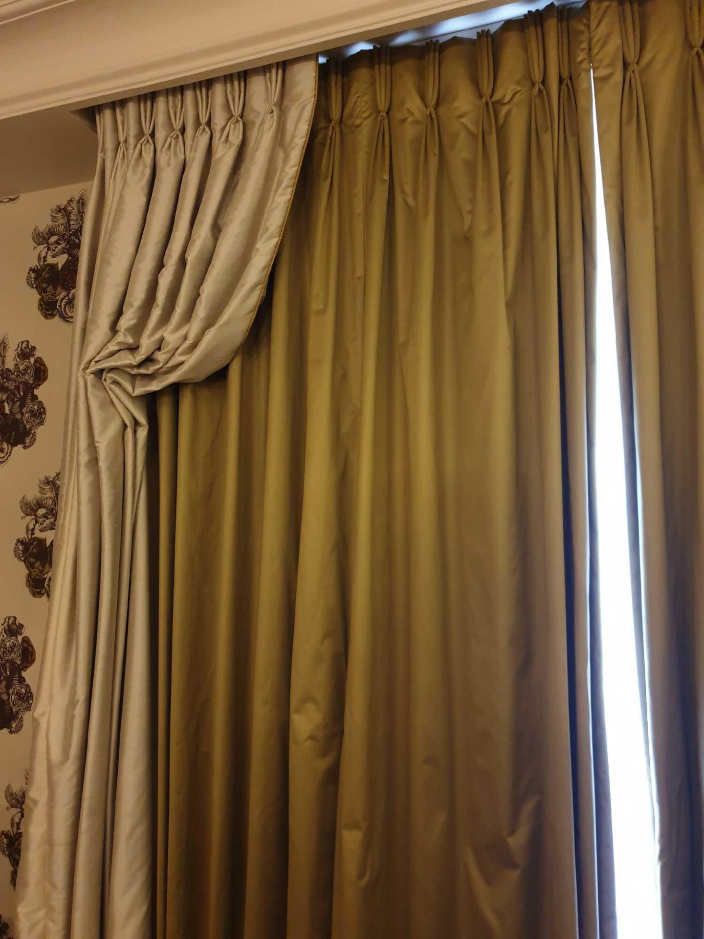 A Pair Of Silk Drapes And Jabots 255 x 250cm (Room 840) - Image 2 of 2