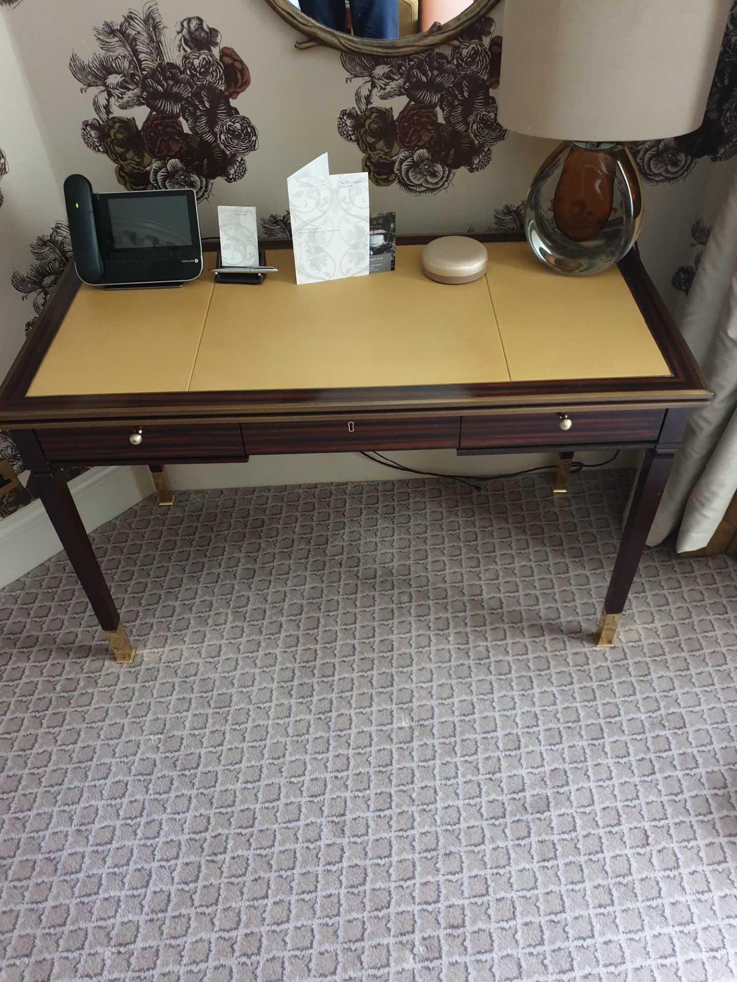 Writing Desk High Gloss Ebony Wood With Tooled Leather Inlay Faux Central Drawer Flanked By Single - Bild 3 aus 3