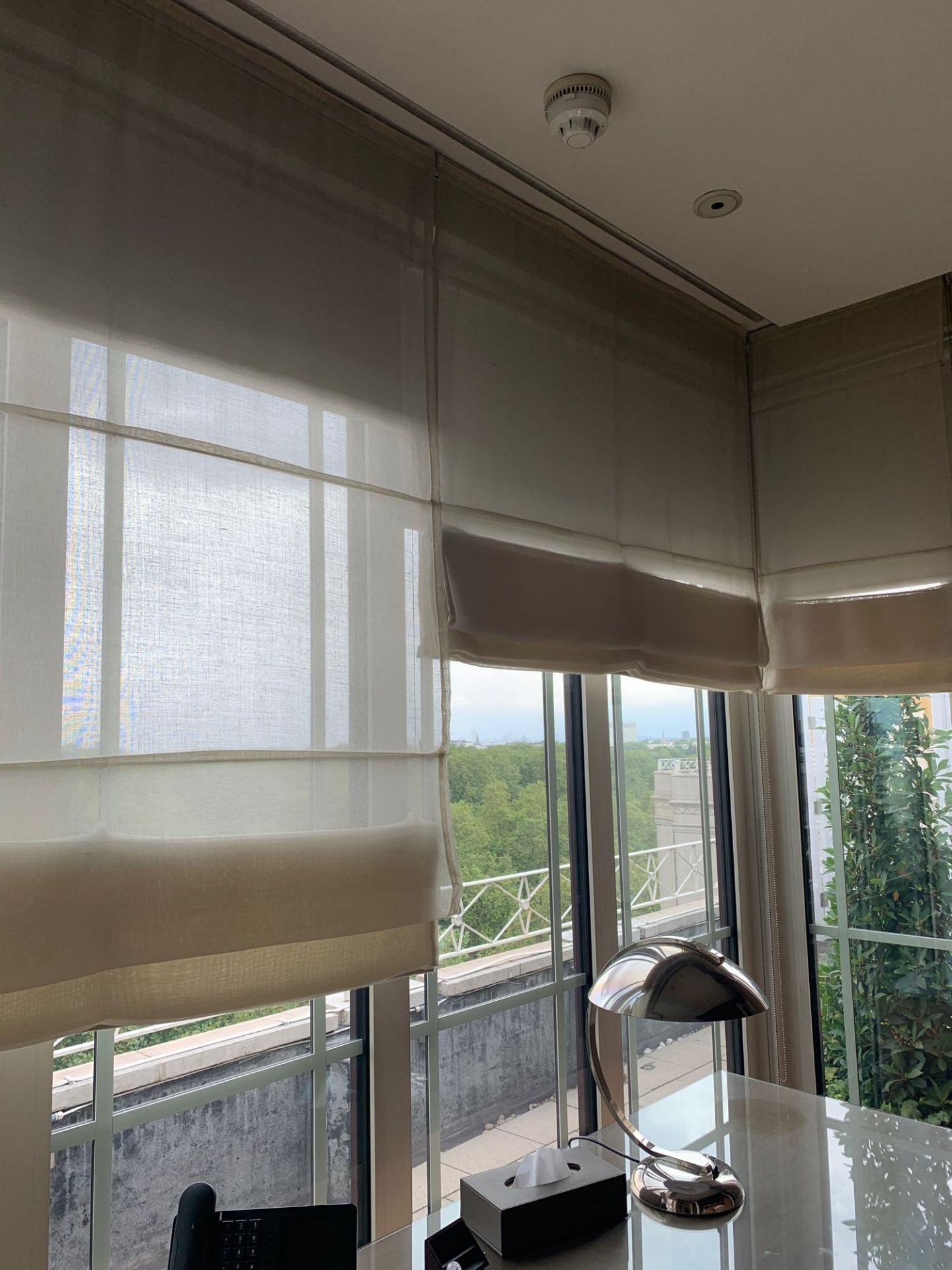 A Set Of 4 Cream Blinds In Tiered Fabric Dimensions Of 2 Side/Smaller Blinds: 54 x 30 Drop - Image 3 of 4
