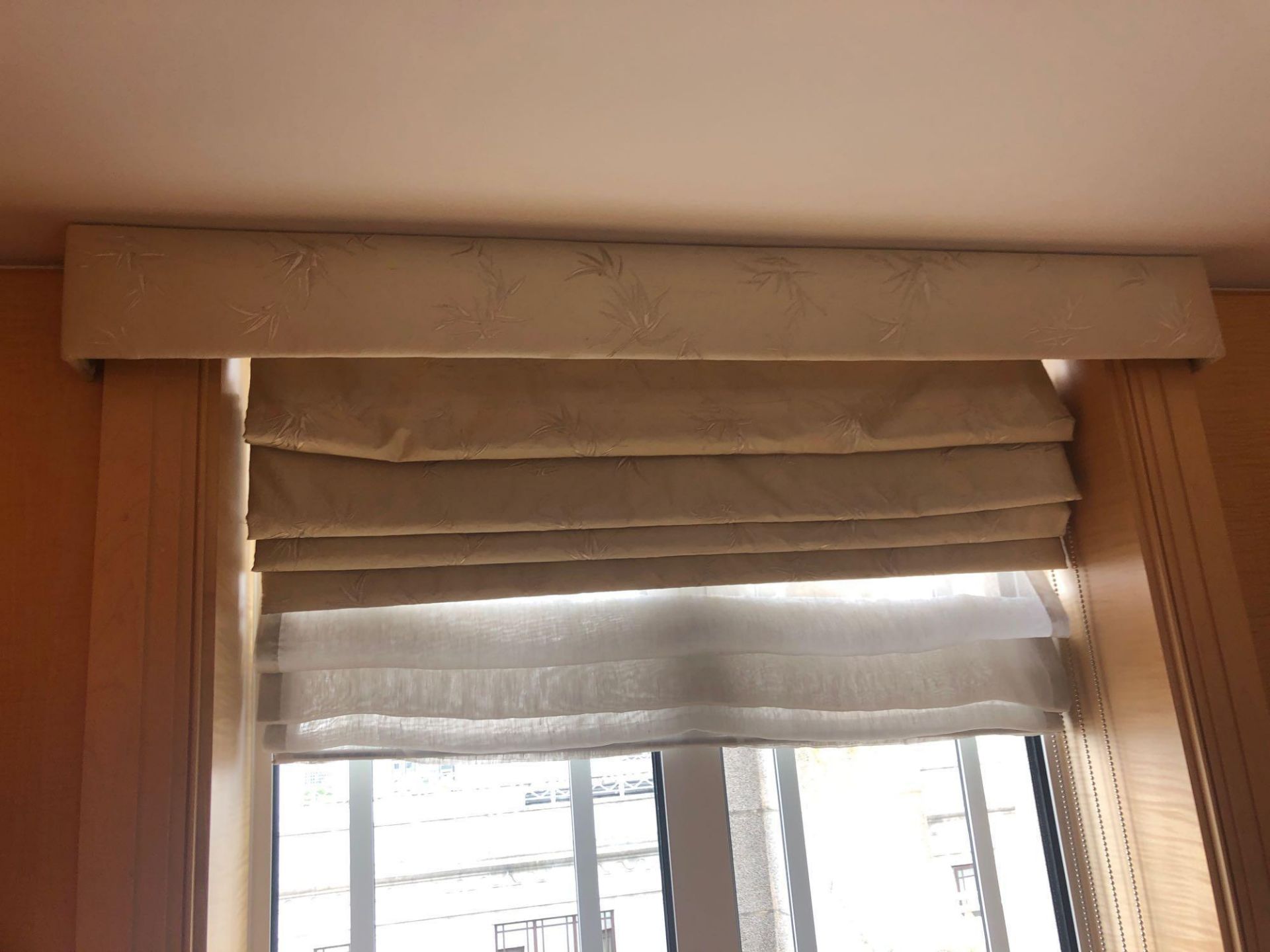 Cream Silk Roman Blind With Leaf Pattern And Small Pelmet 96 x 130cm (The Audley )