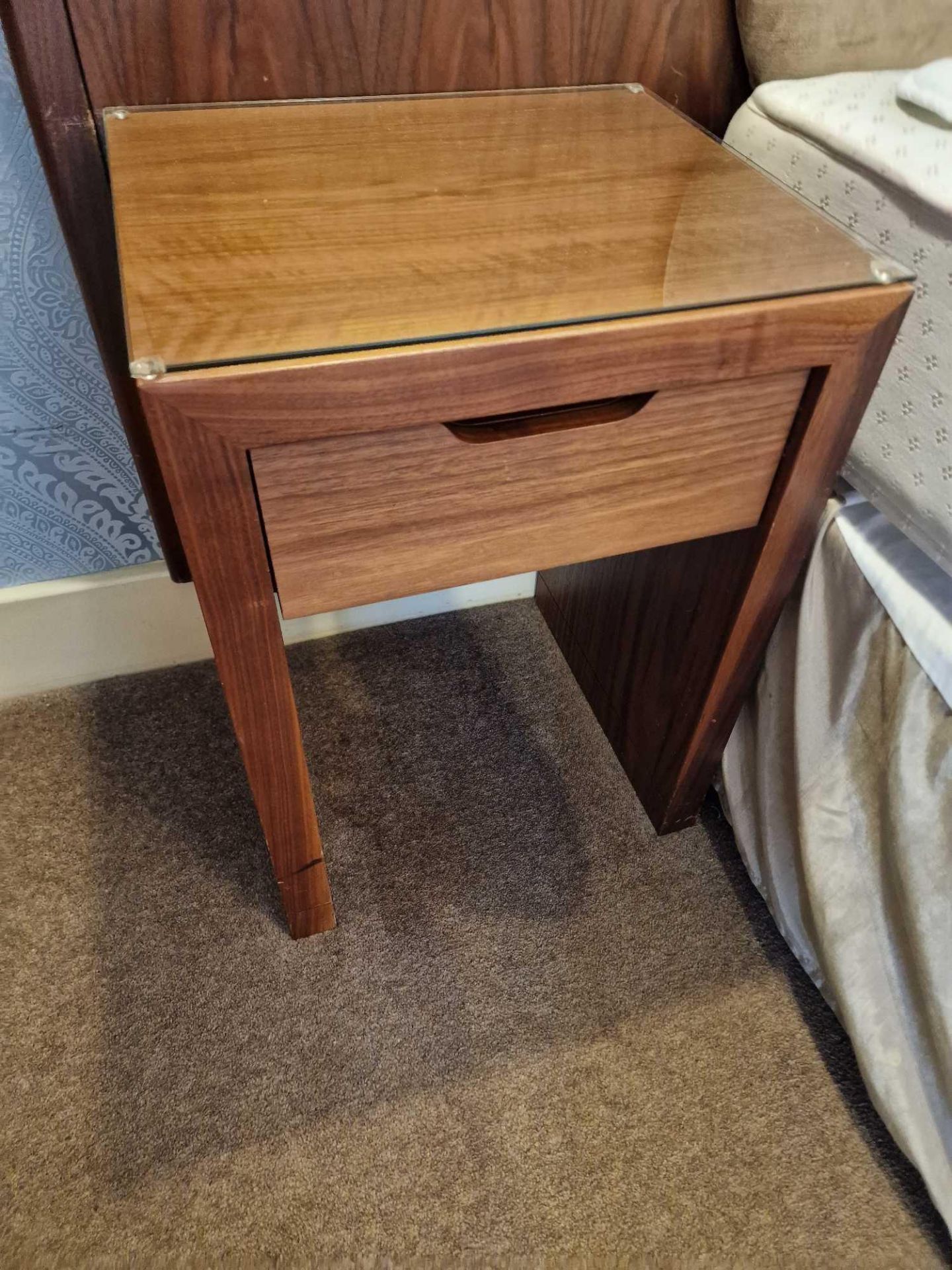 A pair of single drawer nightstands finished in dark stain cherrywood 40 x x35 x 56cm (