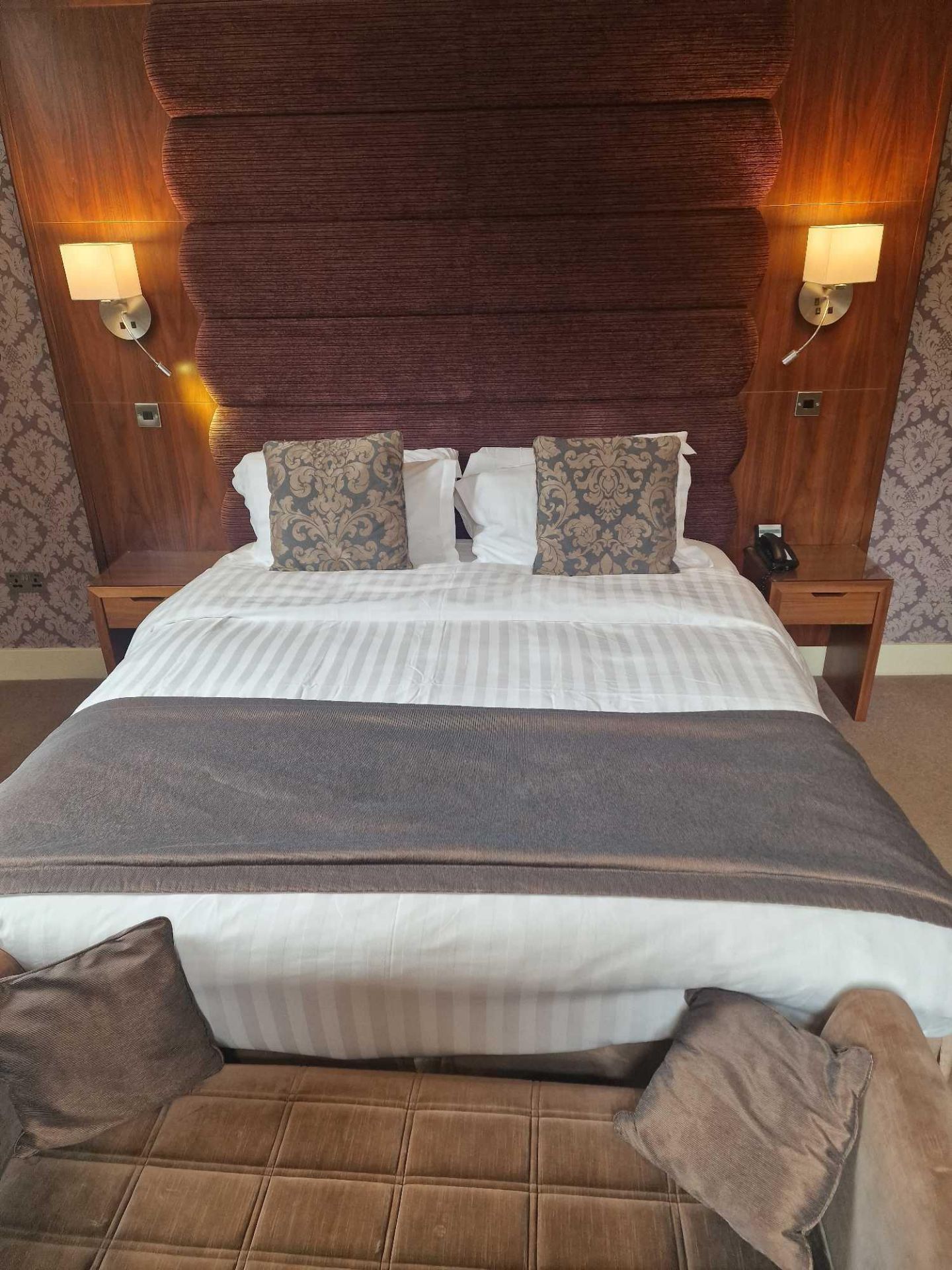 Hypnos Superking 180 x 200cm Zip and Link hotel contract bed comprising of mattress divan base - Bild 2 aus 2