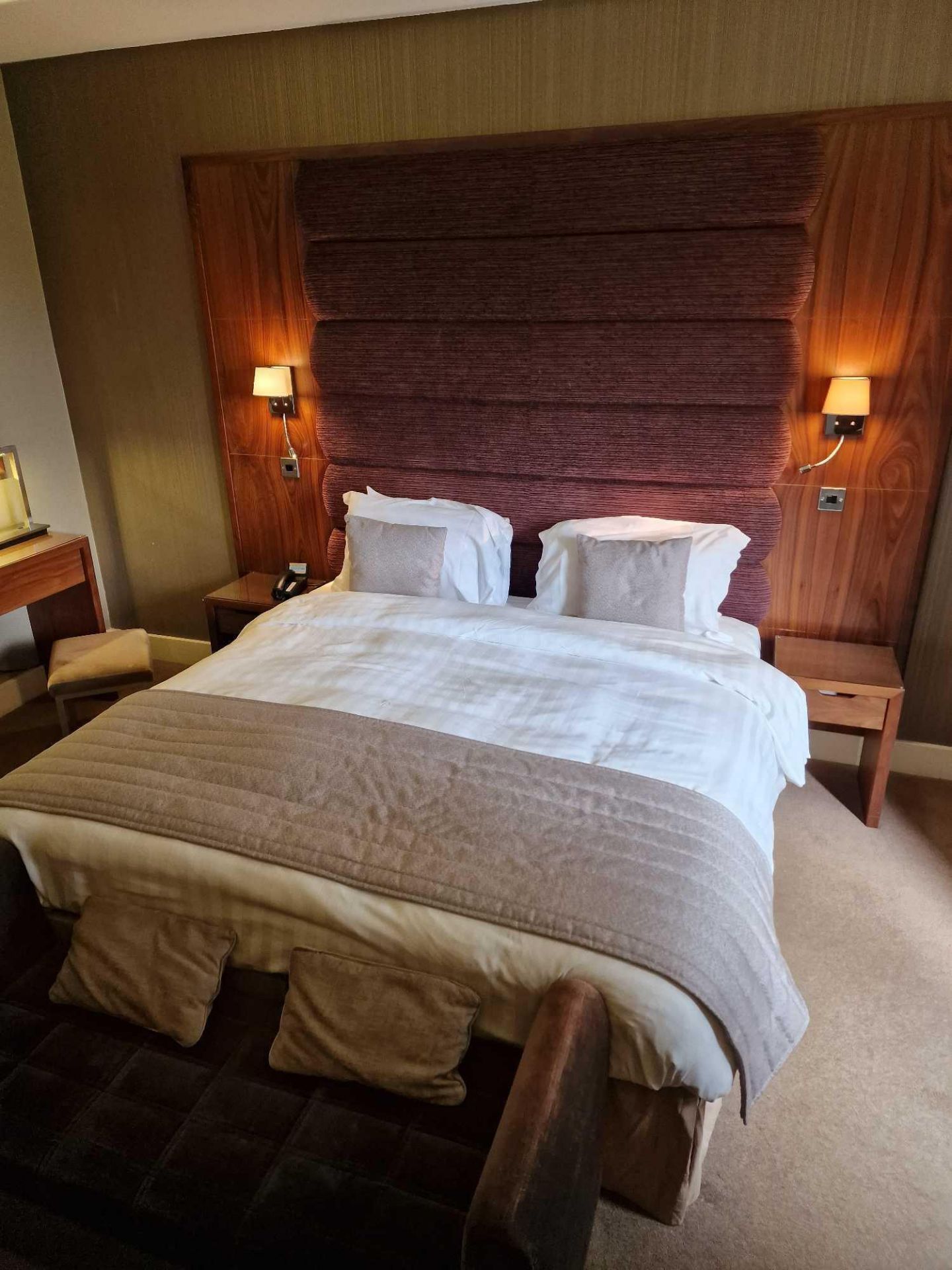 Hypnos Superking 180 x 200cm Zip and Link hotel contract bed comprising of mattress divan base - Bild 3 aus 5