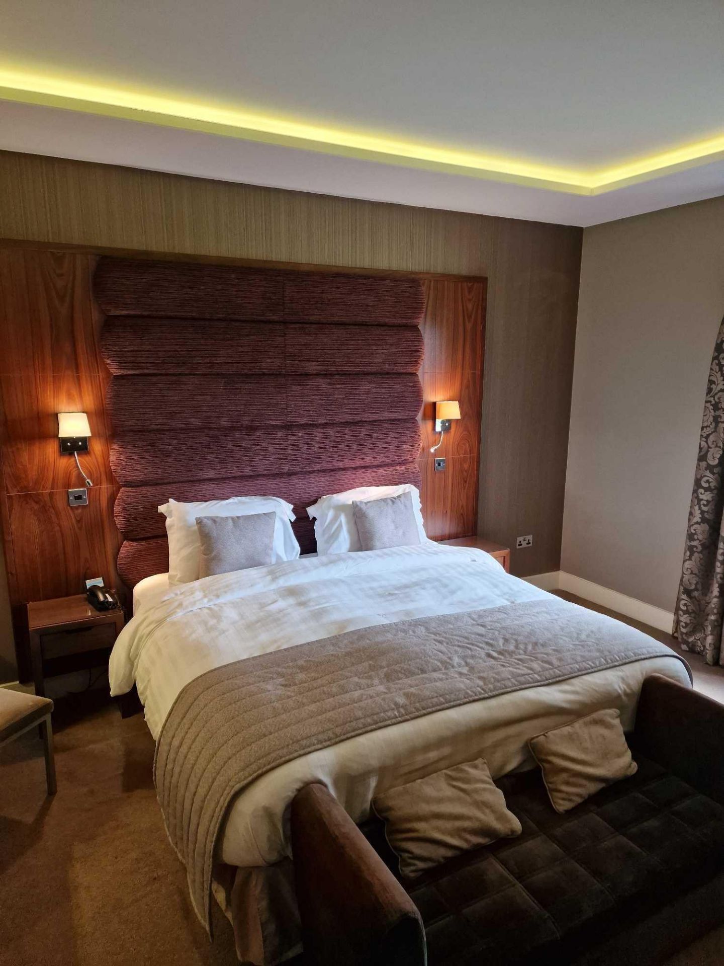 Hypnos Superking 180 x 200cm Zip and Link hotel contract bed comprising of mattress divan base - Bild 4 aus 5