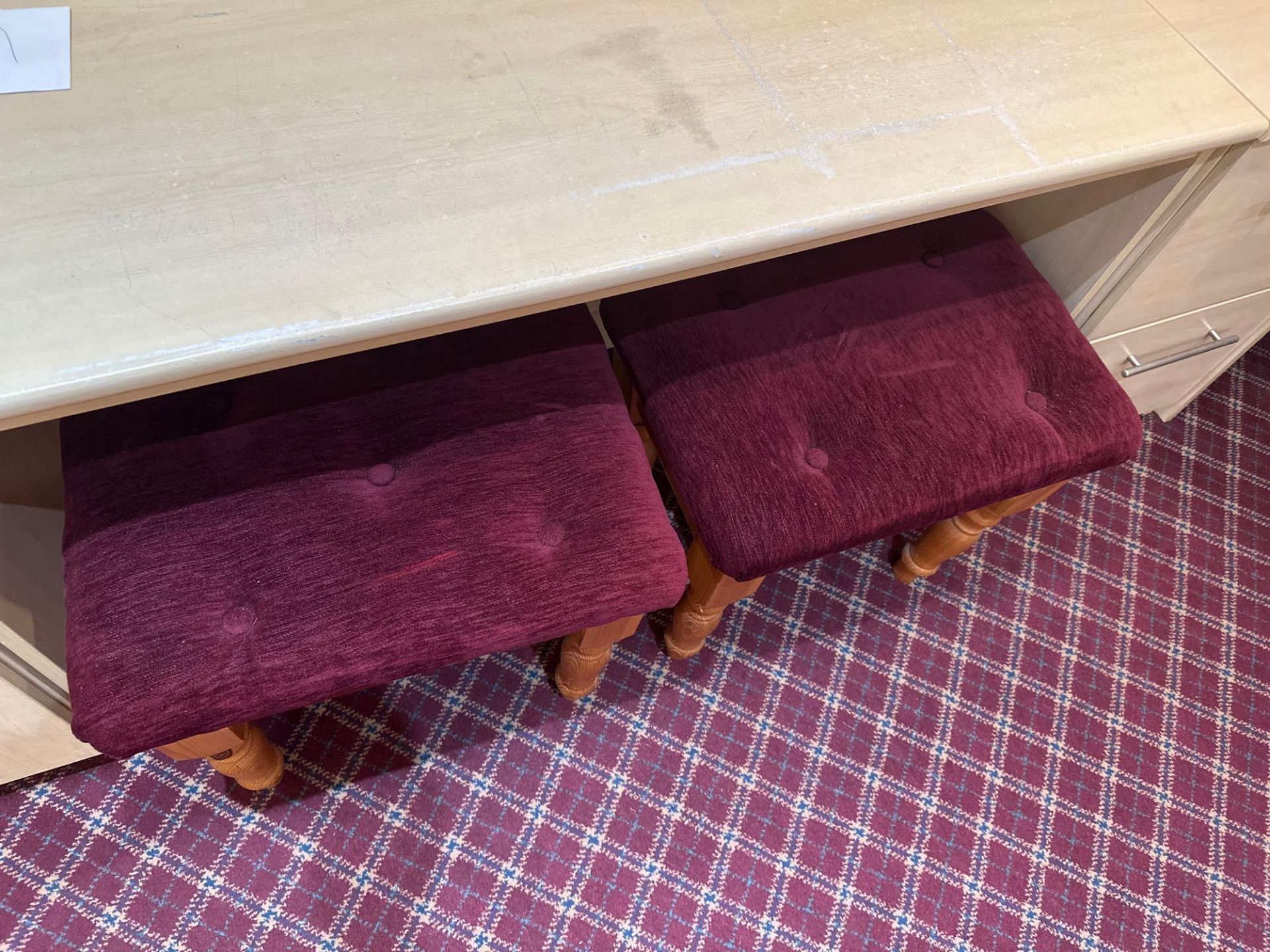 4 x pine upholstered mauve seat pad stools 40 x 55 x 50cm ( Location: ladies locker room ) - Image 3 of 4