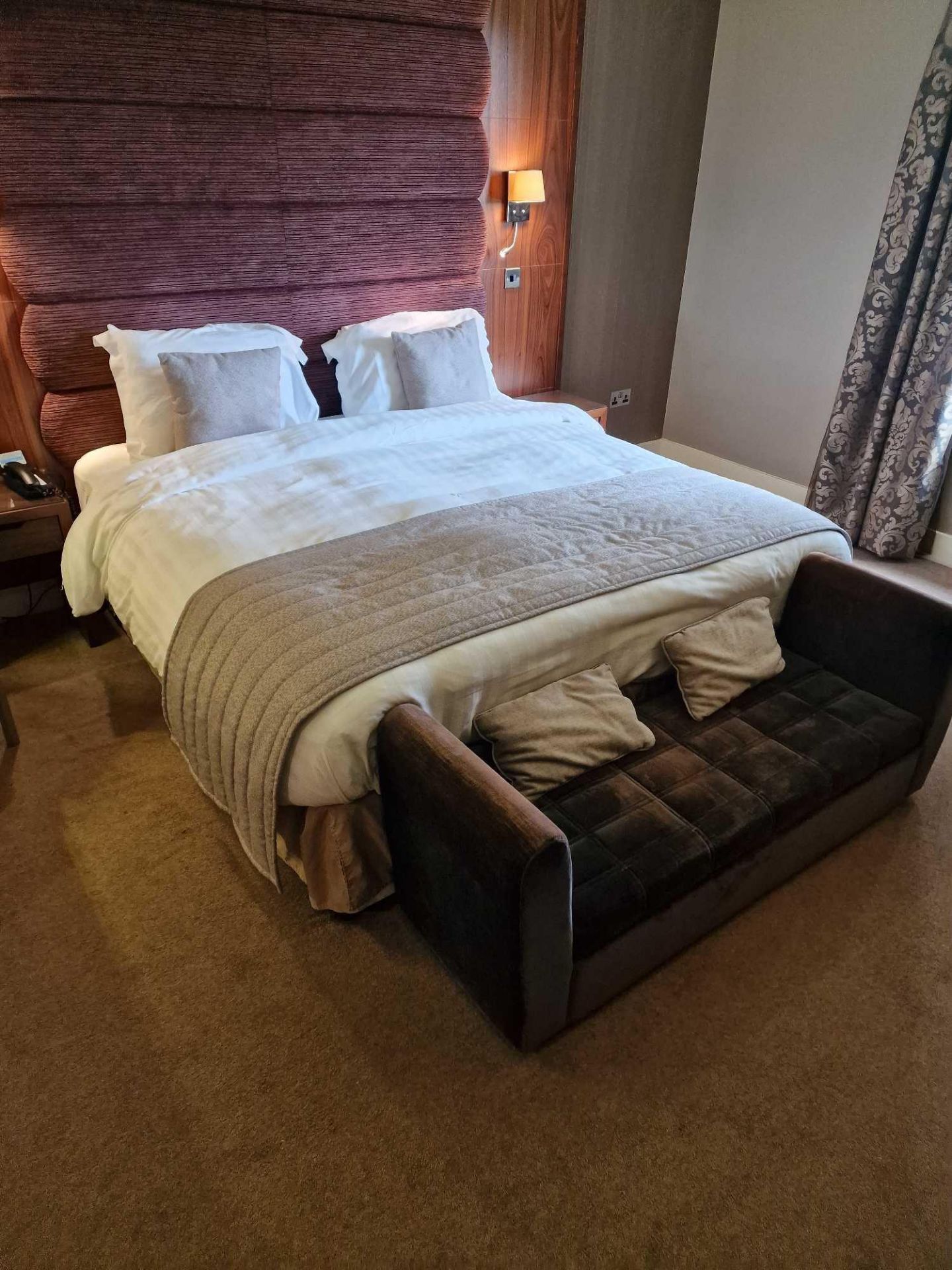 Hypnos Superking 180 x 200cm Zip and Link hotel contract bed comprising of mattress divan base - Bild 2 aus 4