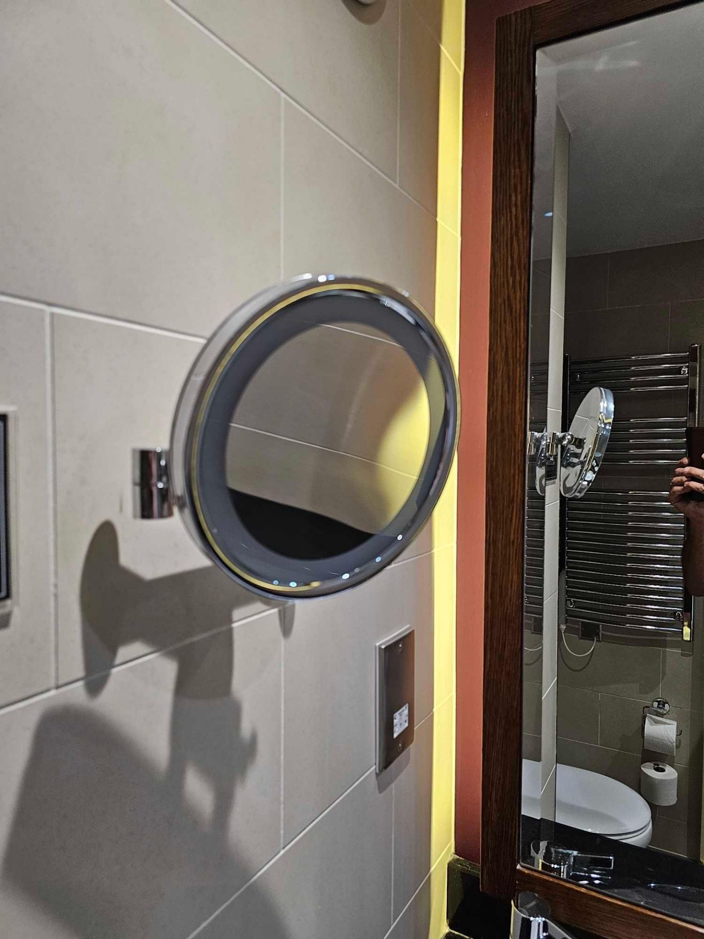 Geesa swivel arm chrome illuminated shaving mirror ( Location : 216)