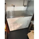 Gram 347 Ltr White Chest Freezer With Stainless Steel Lid Temperature range: -22Â°C to -14Â°C 1050 x