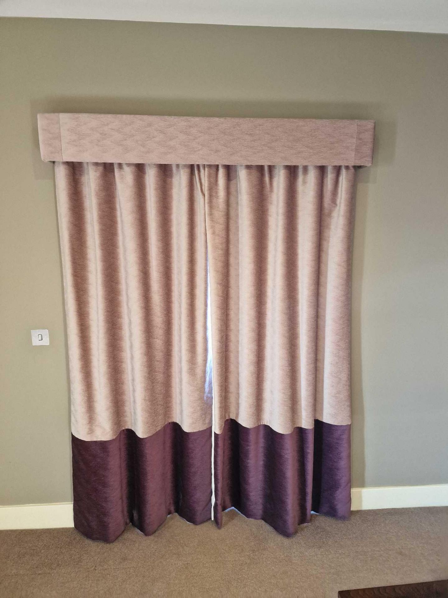 3 x pairs of drapes with pelmet fully lined thermal black out pinch pleat top spans 155 x 235cm ( - Image 3 of 4