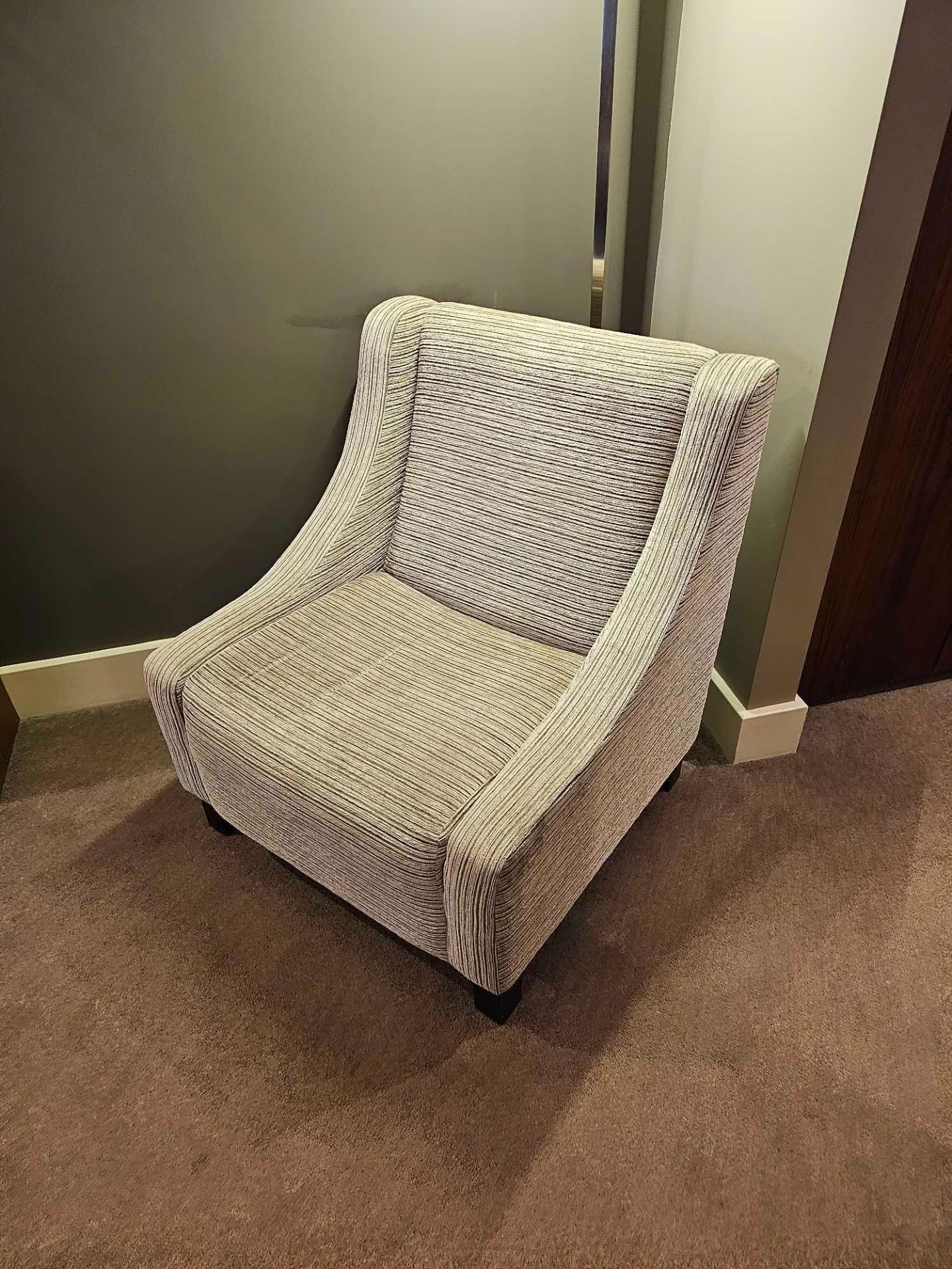 An upholstered relaxer chair 78 x 54 x 86cm ( Location : 210)