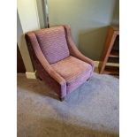 An upholstered relaxer chair 78 x 54 x 86cm ( Location : 118)