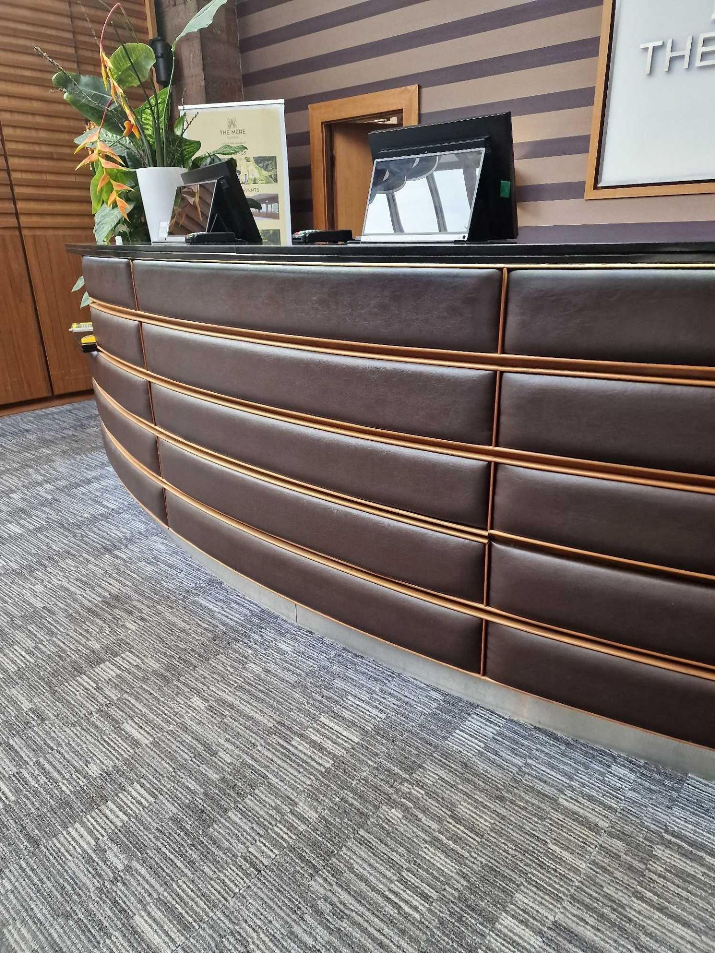 Reception counter curved form wood structure with black stone top 50cm deep with faux leather - Image 3 of 6