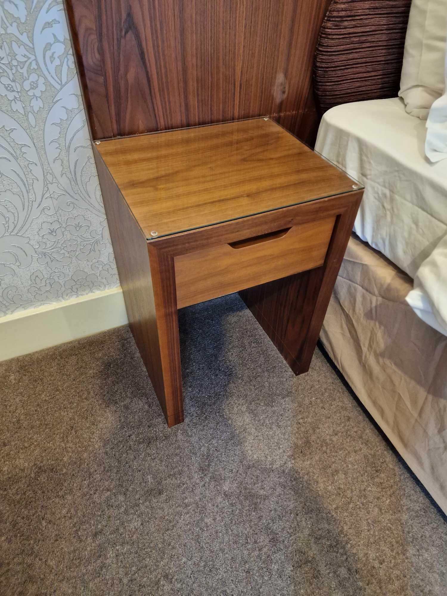 A pair of single drawer nightstands finished in dark stain cherrywood 40 x x35 x 56cm ( Location : - Image 2 of 2