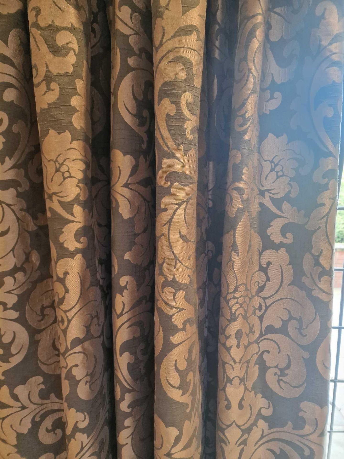 A pair of drapes with pelmet fully lined thermal black out pinch pleat top spans 220 x 210cm ( - Image 2 of 2