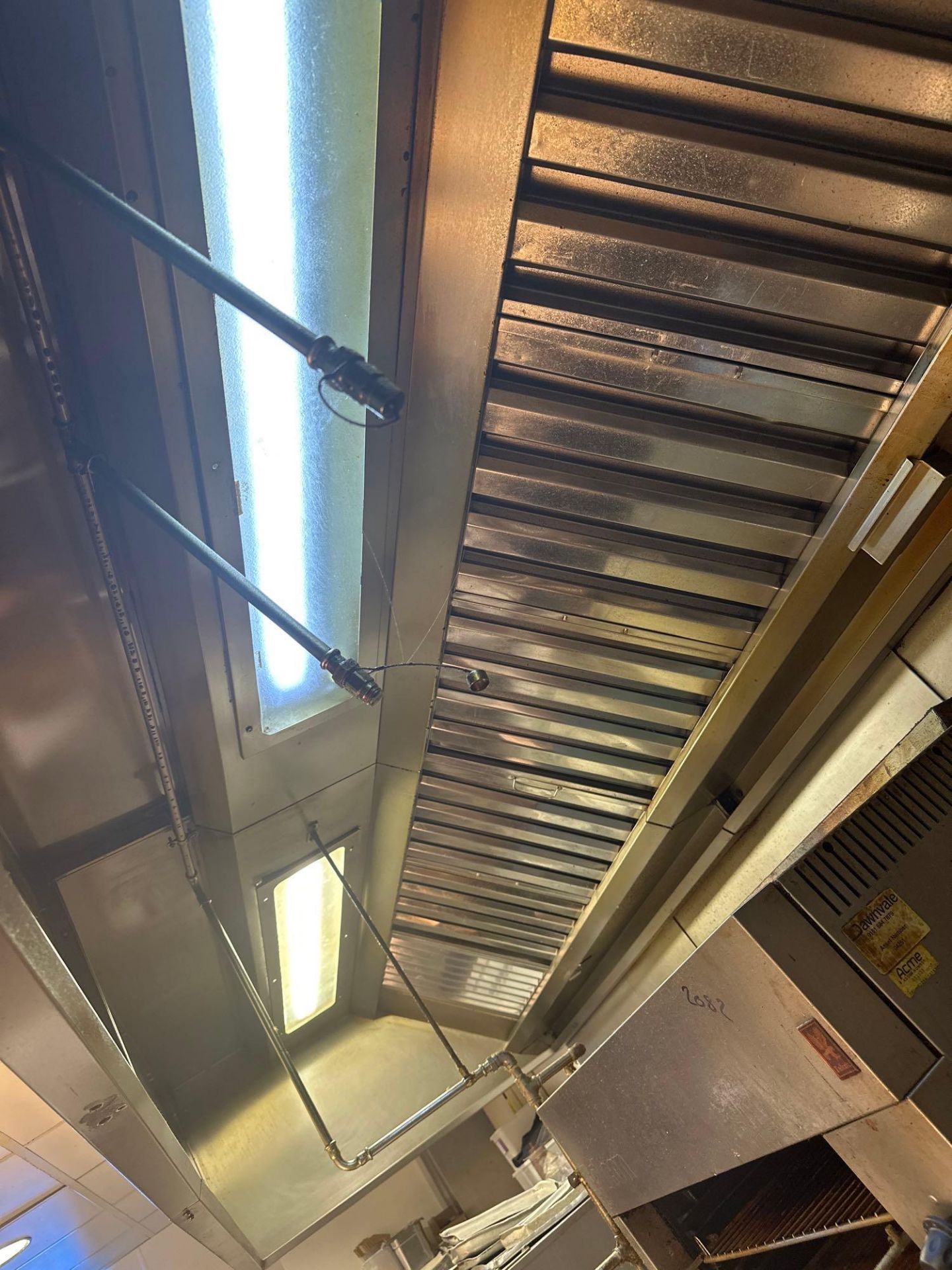 Dawnvale stainless steel baffle extraction canopy 3.5m x 120cm ( Location: Bar Kitchen) - Bild 3 aus 4