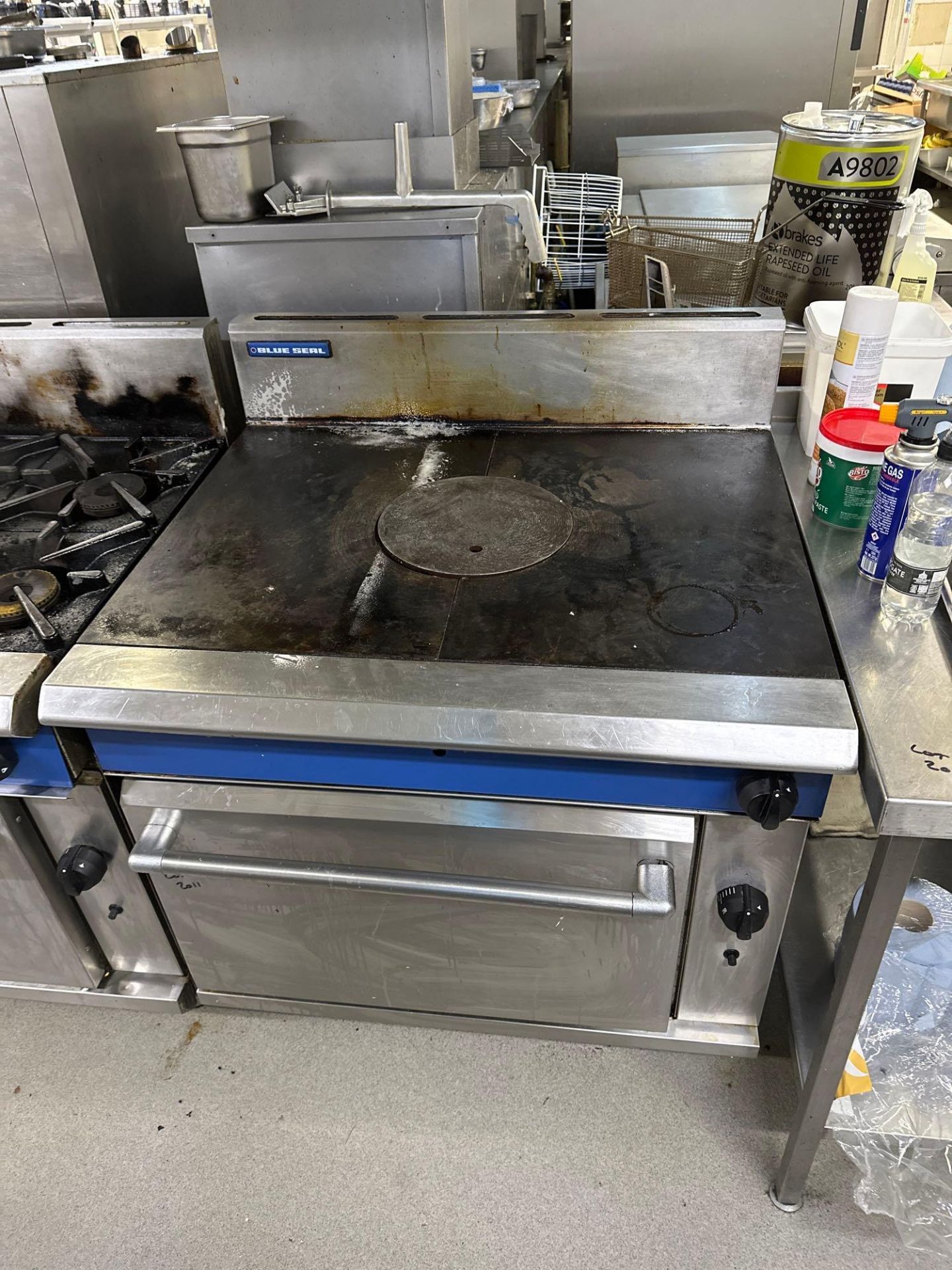 Blue Seal Natural Gas Target Top Oven 900mm gas target top oven range 2/1 GN gas static oven Gas - Image 2 of 4