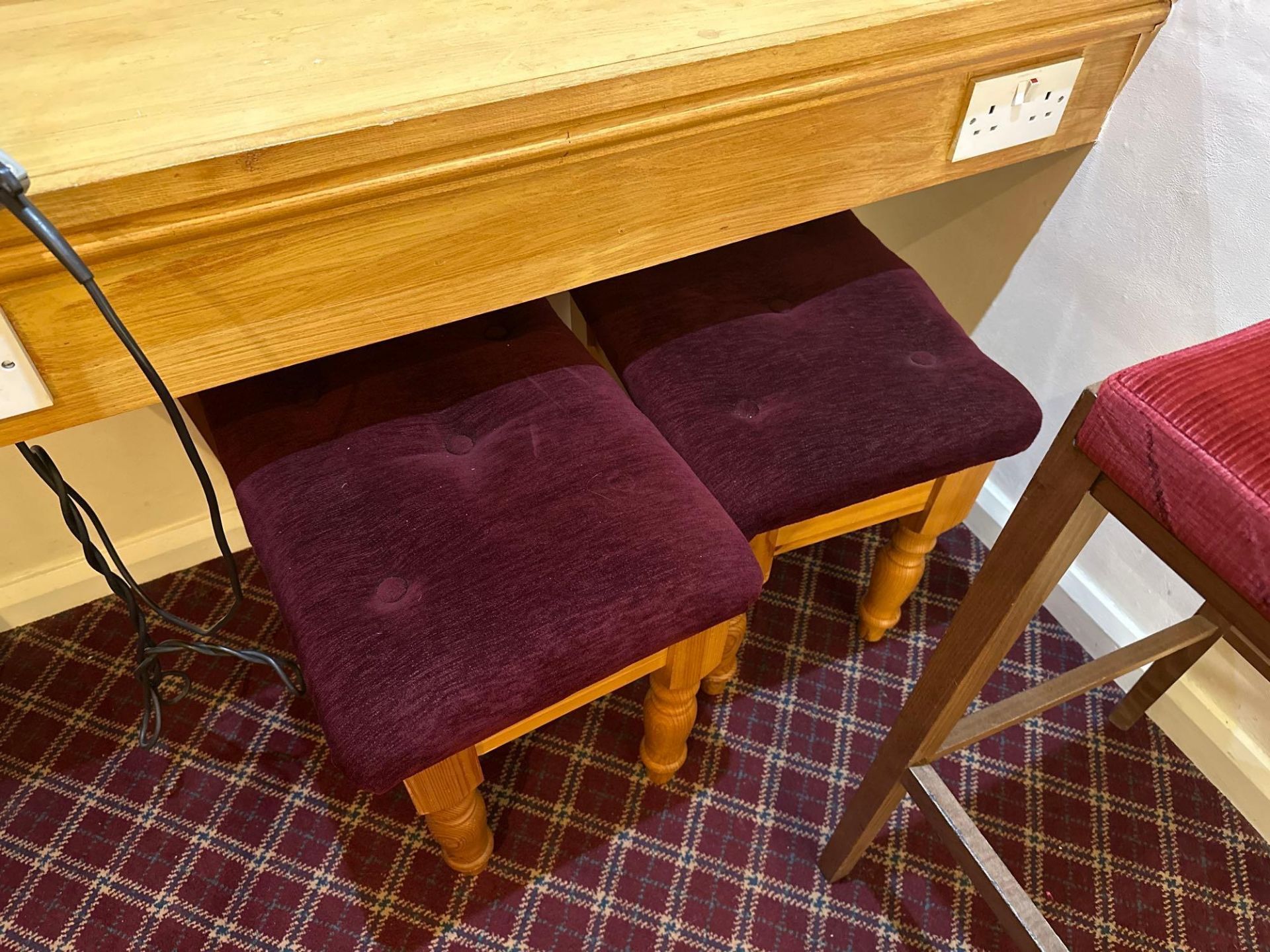 4 x pine upholstered mauve seat pad stools 40 x 55 x 50cm ( Location: ladies locker room ) - Image 4 of 4