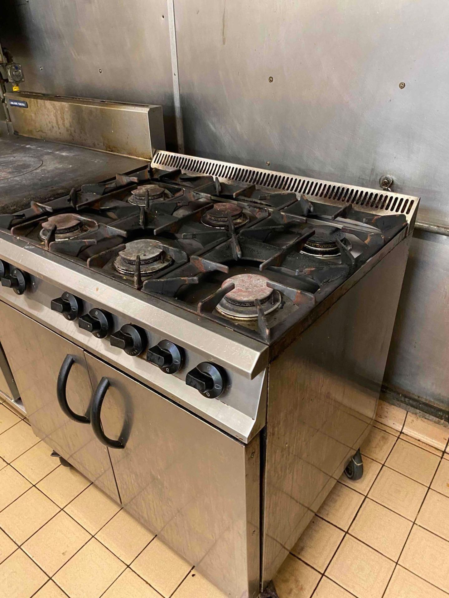 Marwood Vulcan 6 Burner Range With Oven (Kitchen) - Image 2 of 2