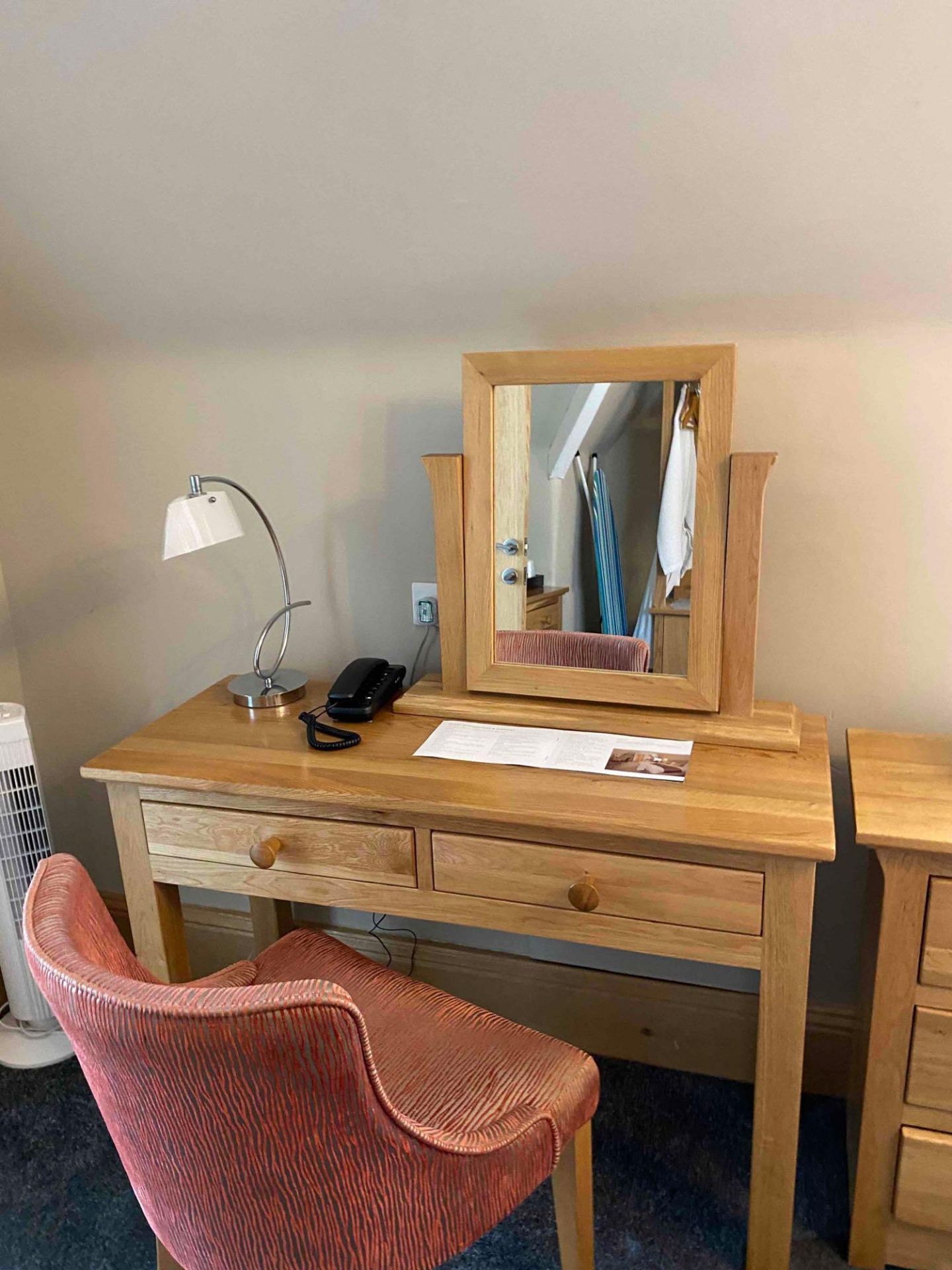 Contents of guest bedroom number 16 at the Brookfield Hotel. Darkwood bedroom desk with 3 drawers - Image 5 of 9