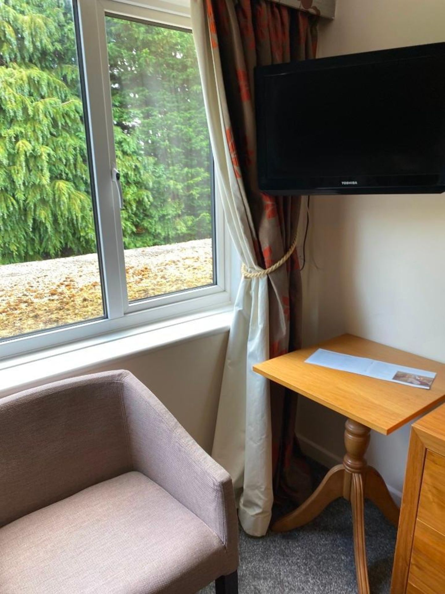 Contents of guest bedroom number 14 at the Brookfield Hotel. Darkwood bedroom desk with 3 drawers - Image 3 of 6