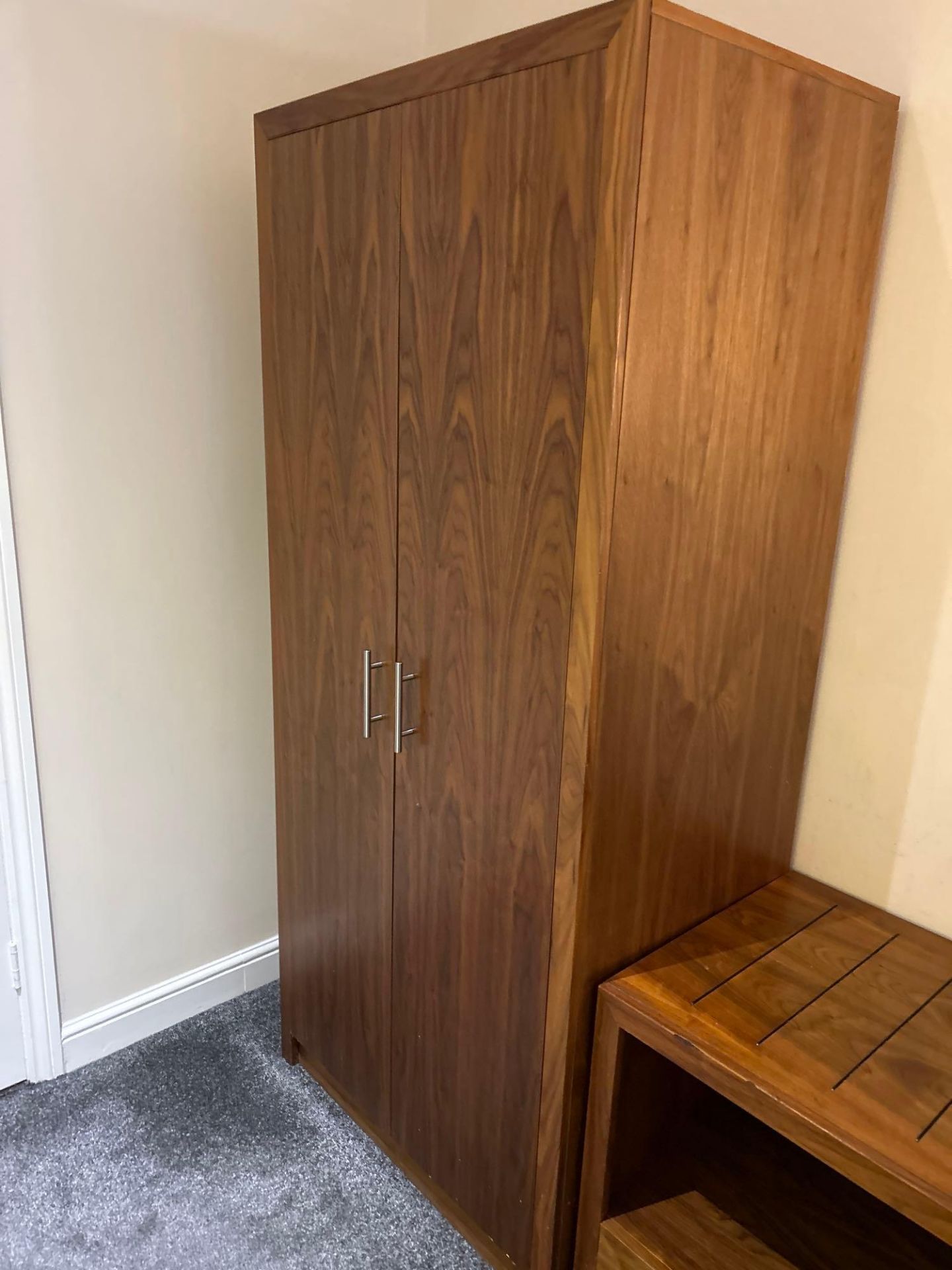 Contents of guest bedroom number 25 at the Brookfield Hotel. Darkwood bedroom desk with 3 drawers - Image 6 of 7