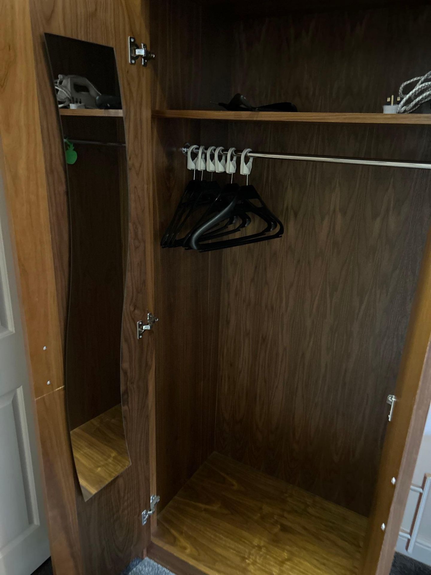 Contents of guest bedroom number 26 at the Brookfield Hotel. Darkwood bedroom desk with 3 drawers - Image 6 of 6