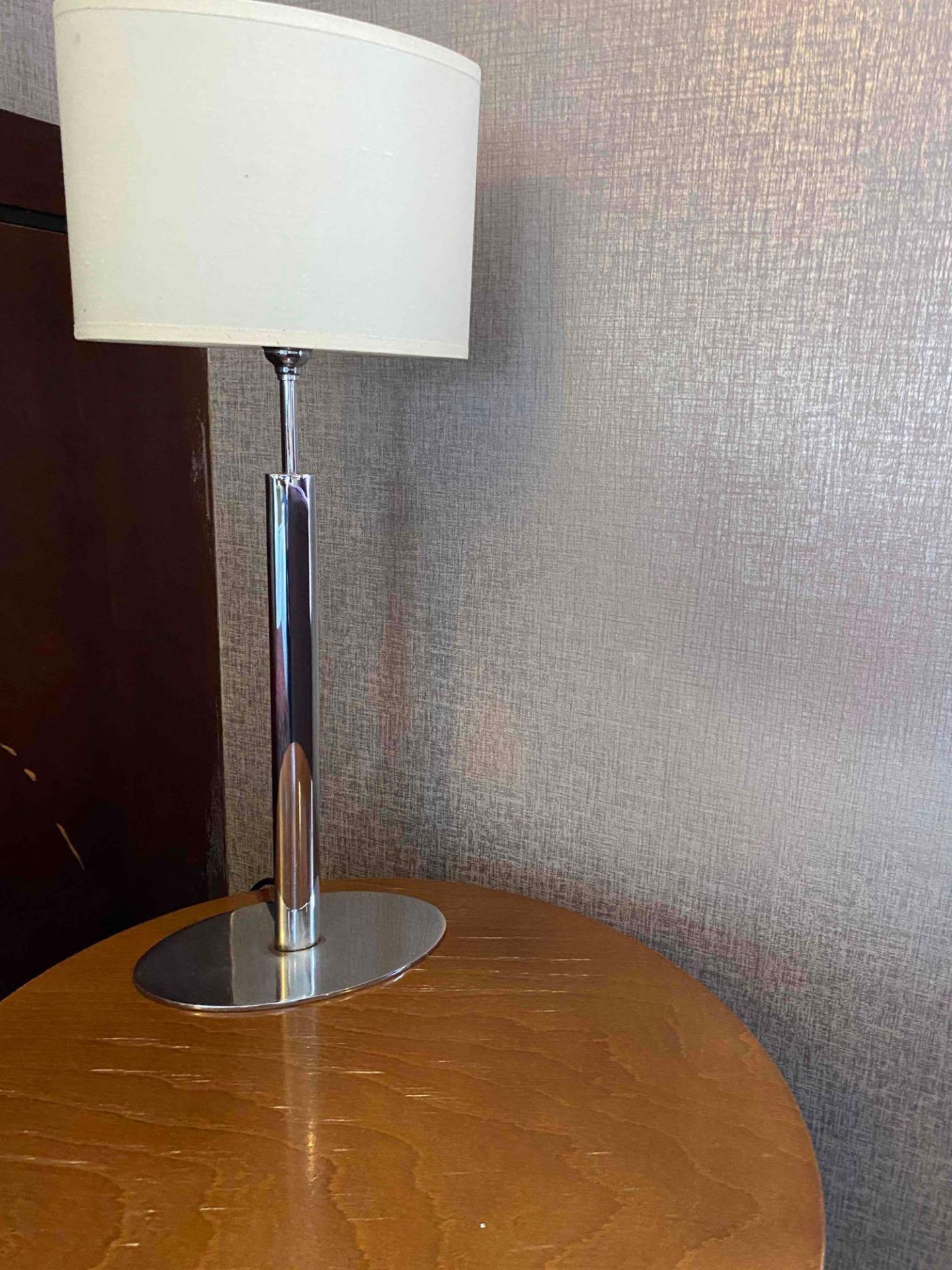 Chrome Based, Oval Lamp Shade 565 x 225 (The Lounge ) - Bild 2 aus 2