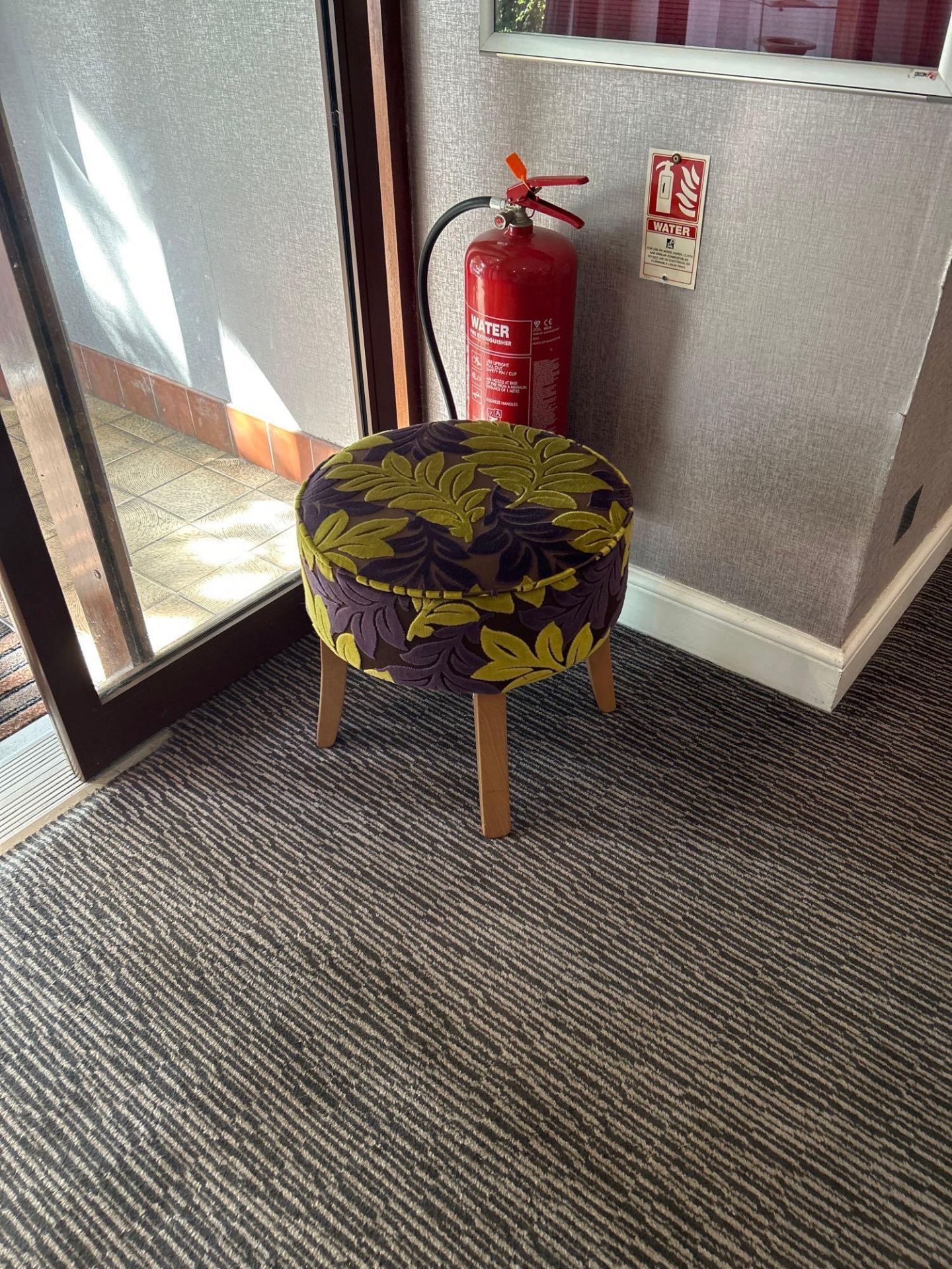 Pair Of Fabric Covered Stool/Pouffes With A Plumb And Gold Leaf Patterned Fabric. - Bild 2 aus 2