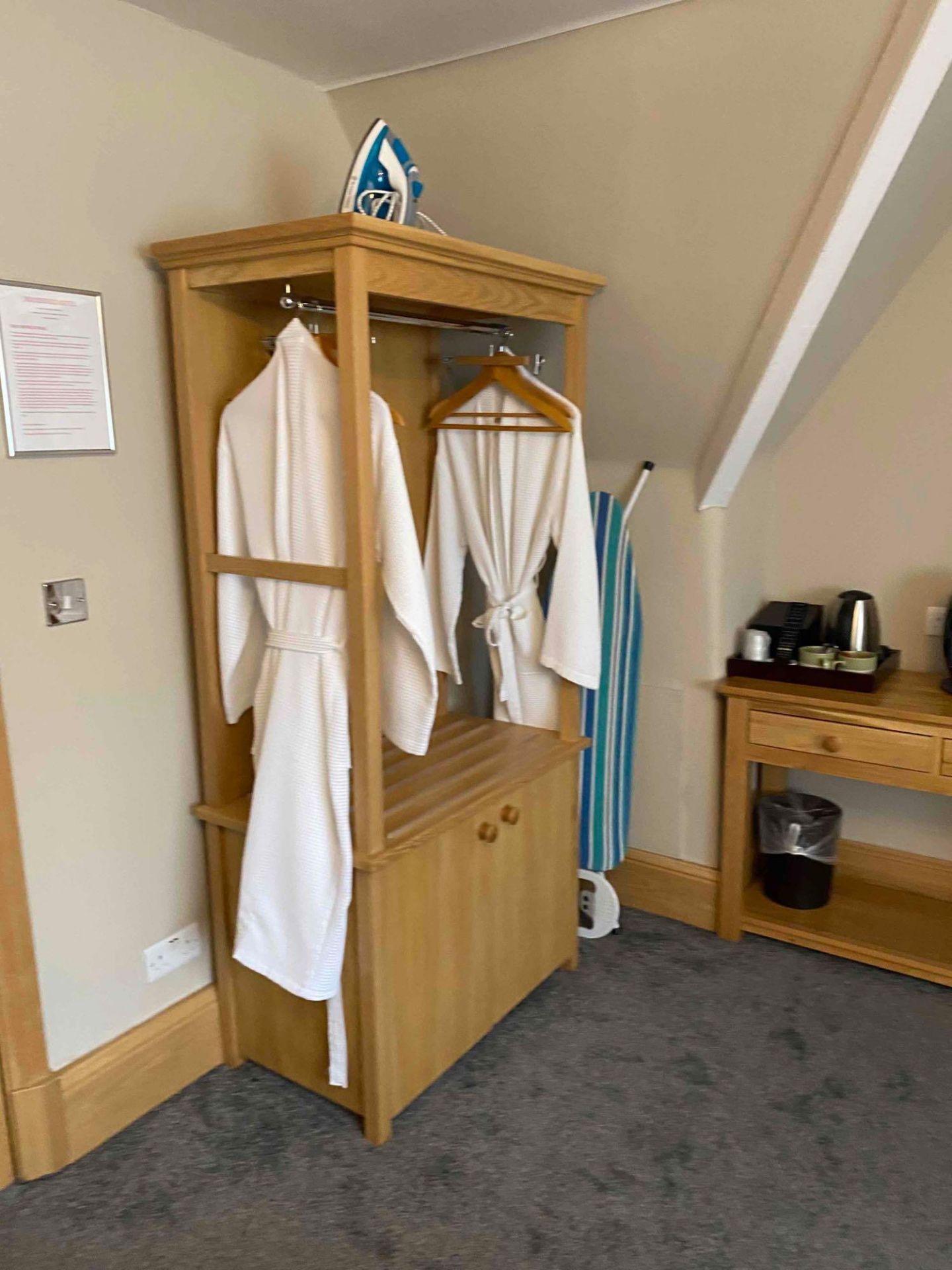 Contents of guest bedroom number 16 at the Brookfield Hotel. Darkwood bedroom desk with 3 drawers - Image 8 of 9