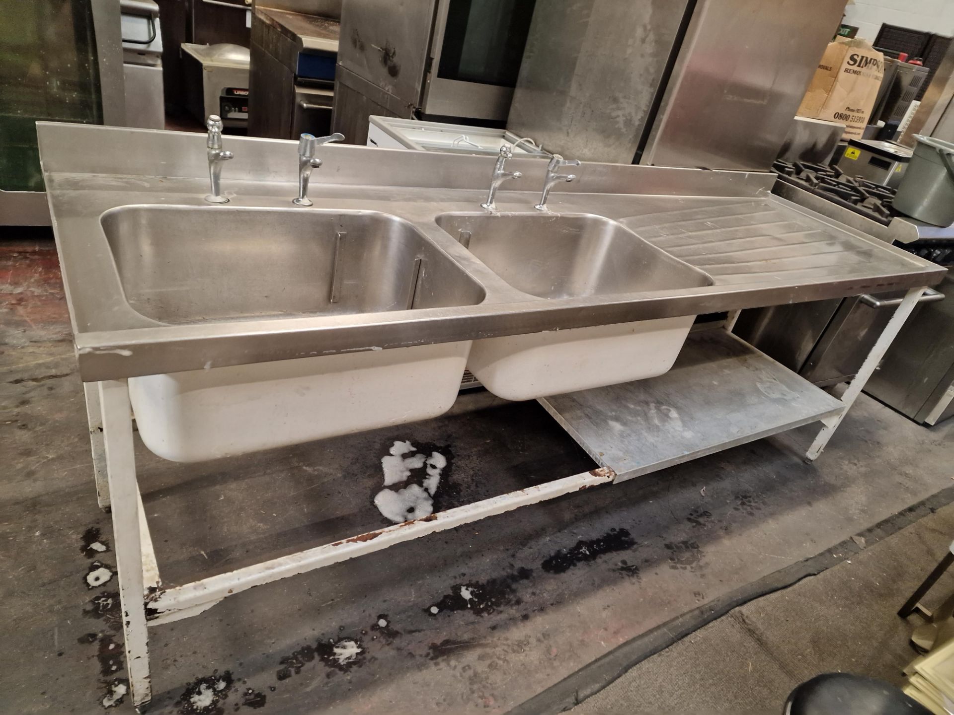 Stainless steel twin basin commercial sink with left and right hand drainer 240cm x 82cm - Image 2 of 3