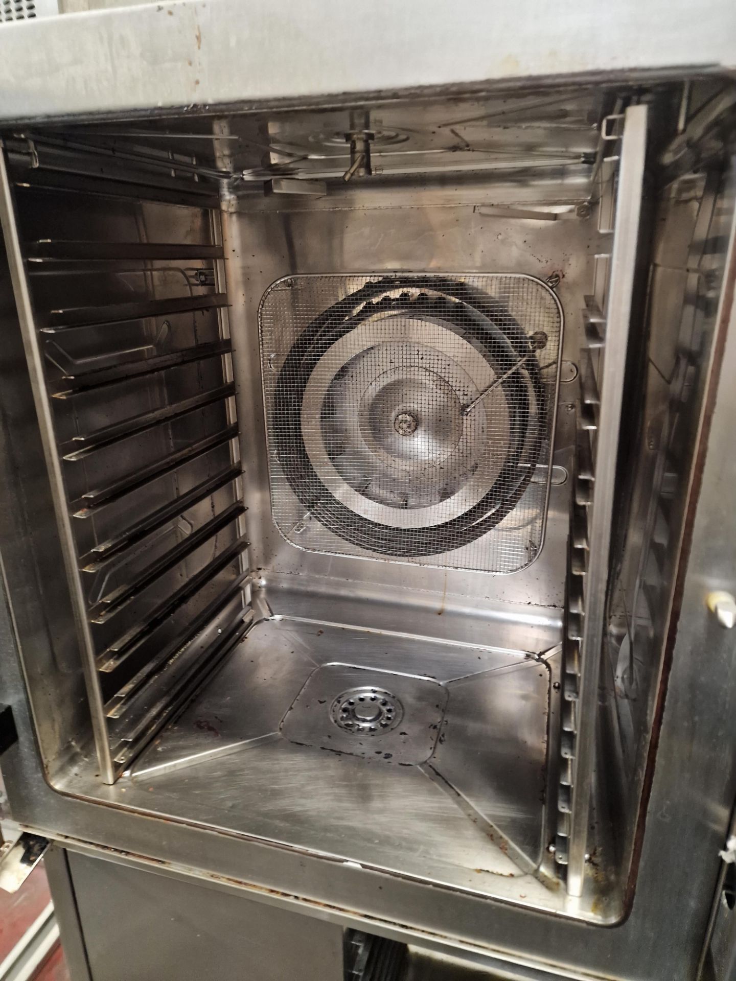Hobart model CPLUS-101G-LA-KK 10 grid combi oven on stainless steel stand 3 phase sn K.81.853.716 - Image 3 of 5