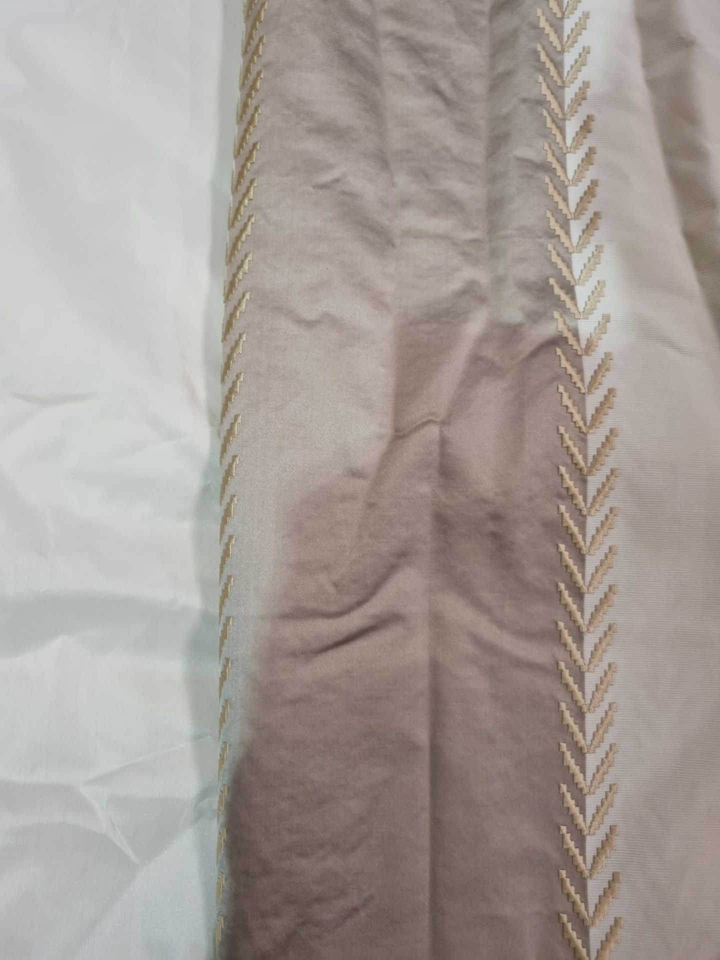 A Pair Of Cream Silk Drapes With Patterned Brown Jabots Striped Edge Trim 260 x 270cm (Dorch 43) - Image 3 of 4