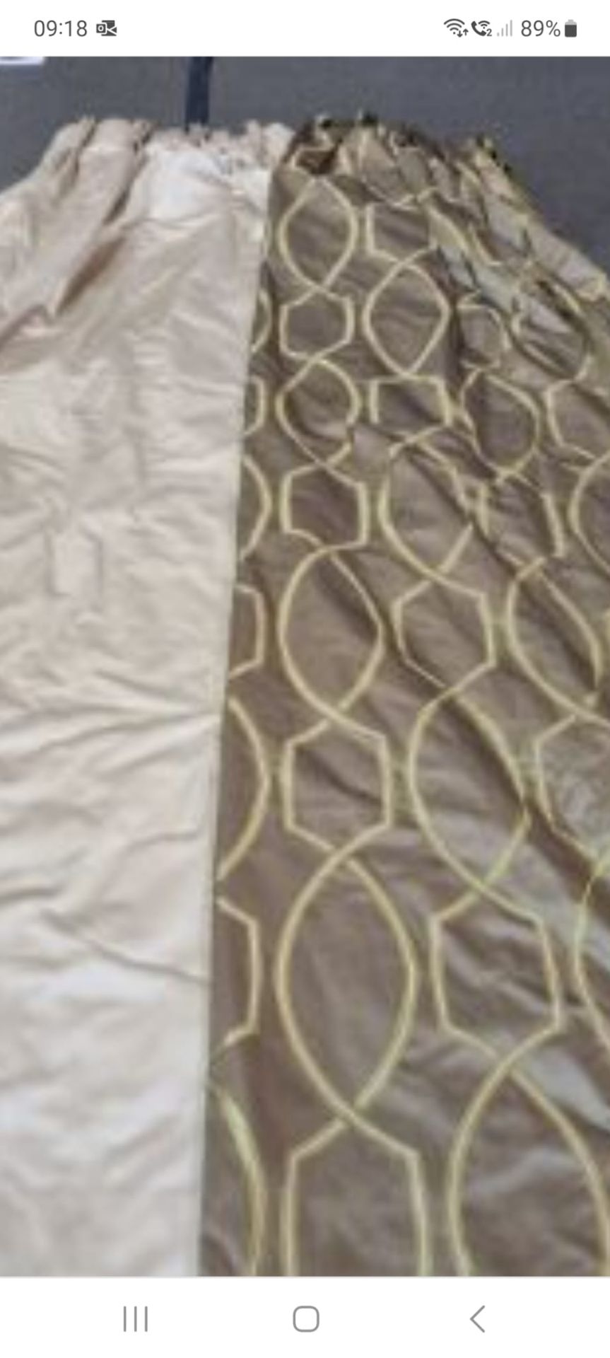 A Pair Of Cream Silk Drapes With Green And Gold Jabots 268 x 283cm (Dorch 24) - Image 3 of 4