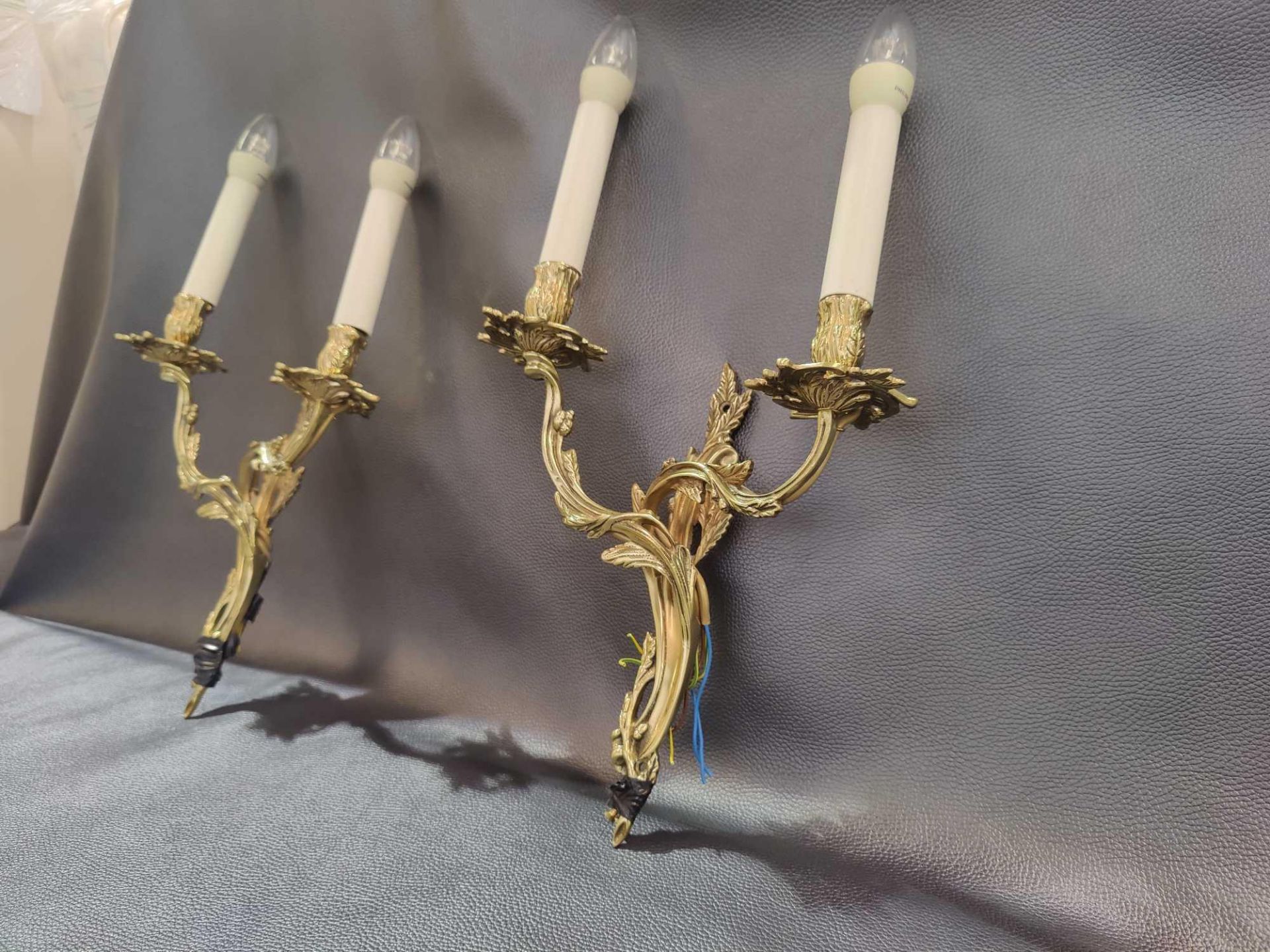 A Pair Of Rococo Style Wall Appliques In Gilt Bronze With Two Candles Agrafe Decor On Which Are - Image 2 of 3