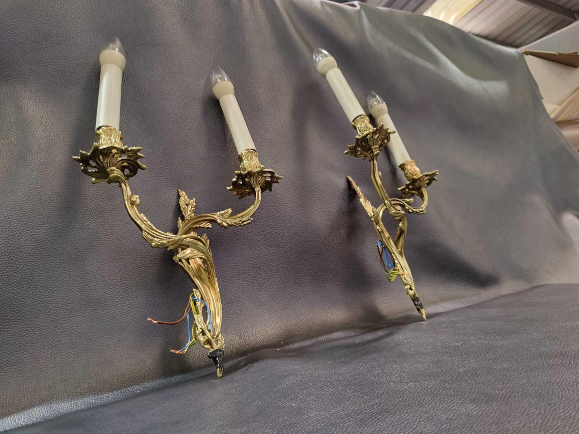 A Pair Of Rococo Style Wall Appliques In Gilt Bronze With Two Candles Agrafe Decor On Which Are - Image 3 of 3