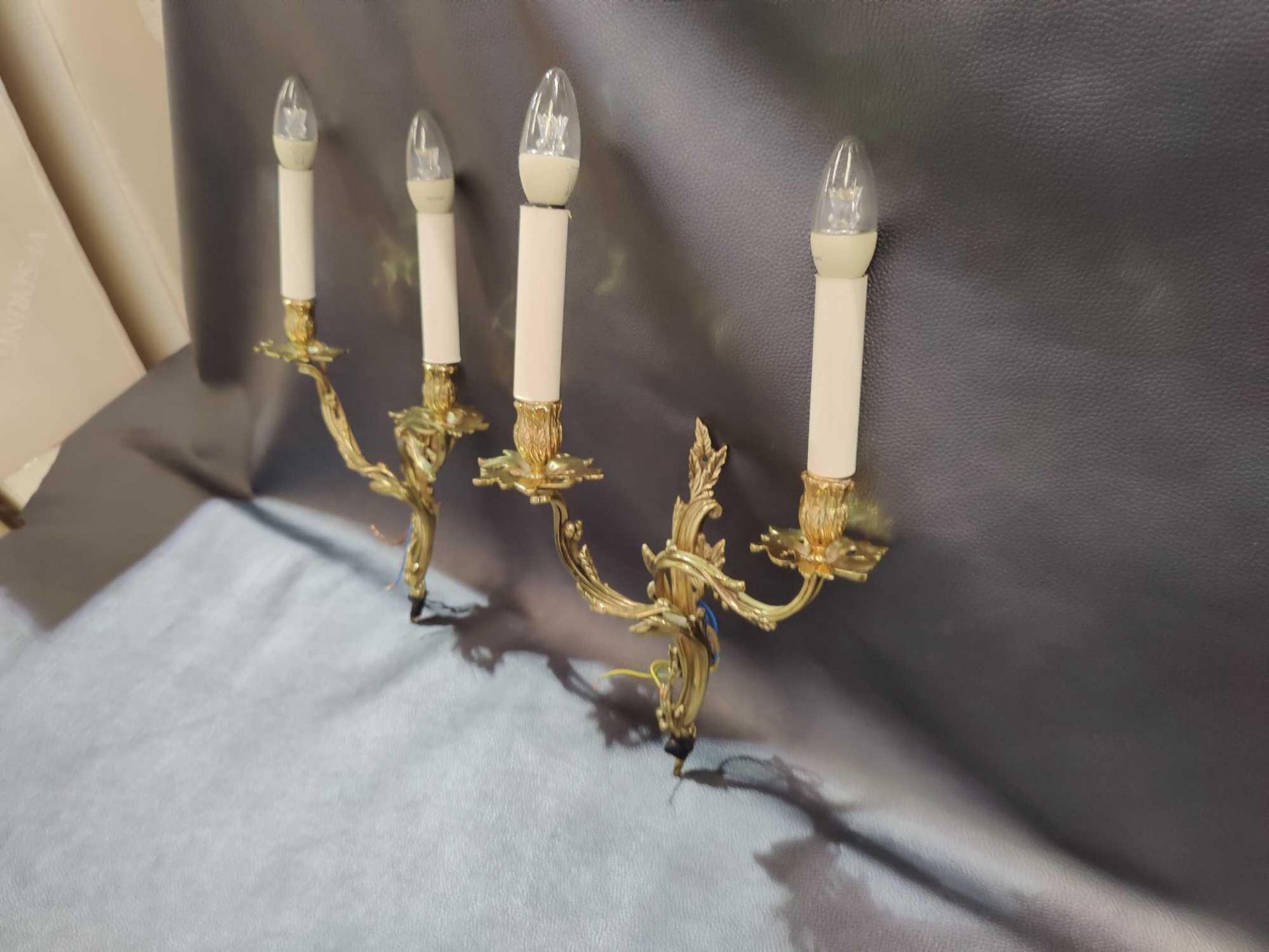 A Pair Of Rococo Style Wall Appliques In Gilt Bronze With Two Candles Agrafe Decor On Which Are - Image 2 of 3