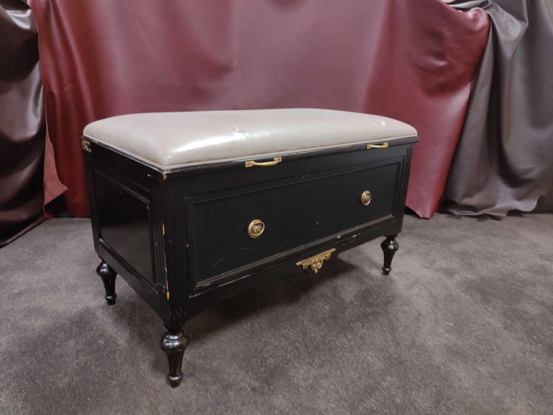 A Ebonised Wood Leather Top Ottoman With Gold Decorative Detailing And Single Drawer 90 x 50 x 55cm - Bild 2 aus 3