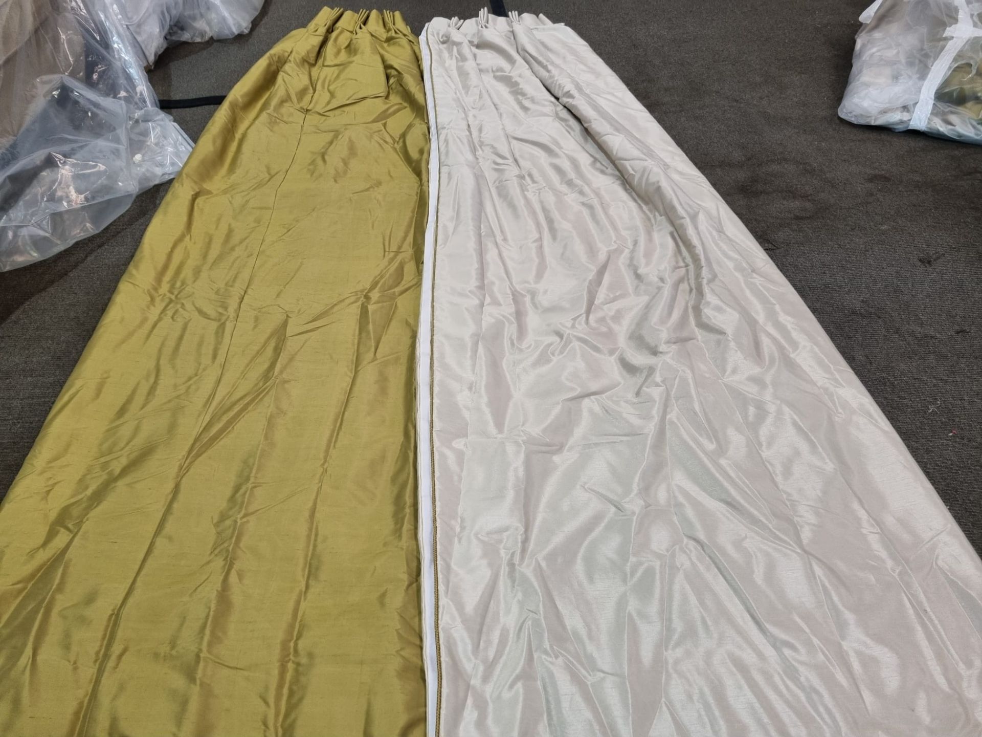 A Pair Of Green Silk Drapes With Jabots Gold Piping 170 x 272cm (Dorch 38) - Image 2 of 4
