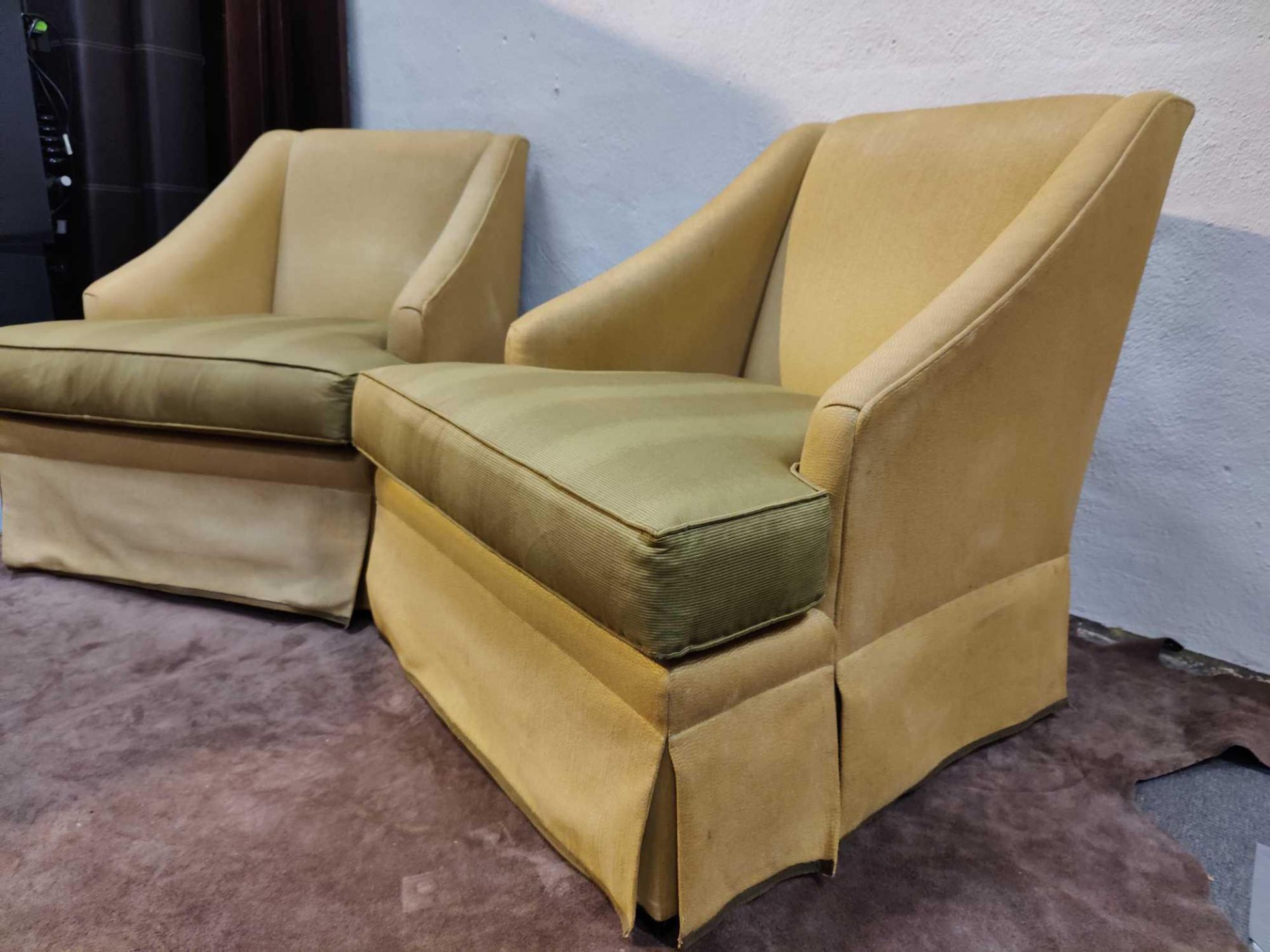 A Pair Of Dudgeon British Handmade Furniture London Egerton Armchair Sloping Arms Upholstered In - Image 2 of 3