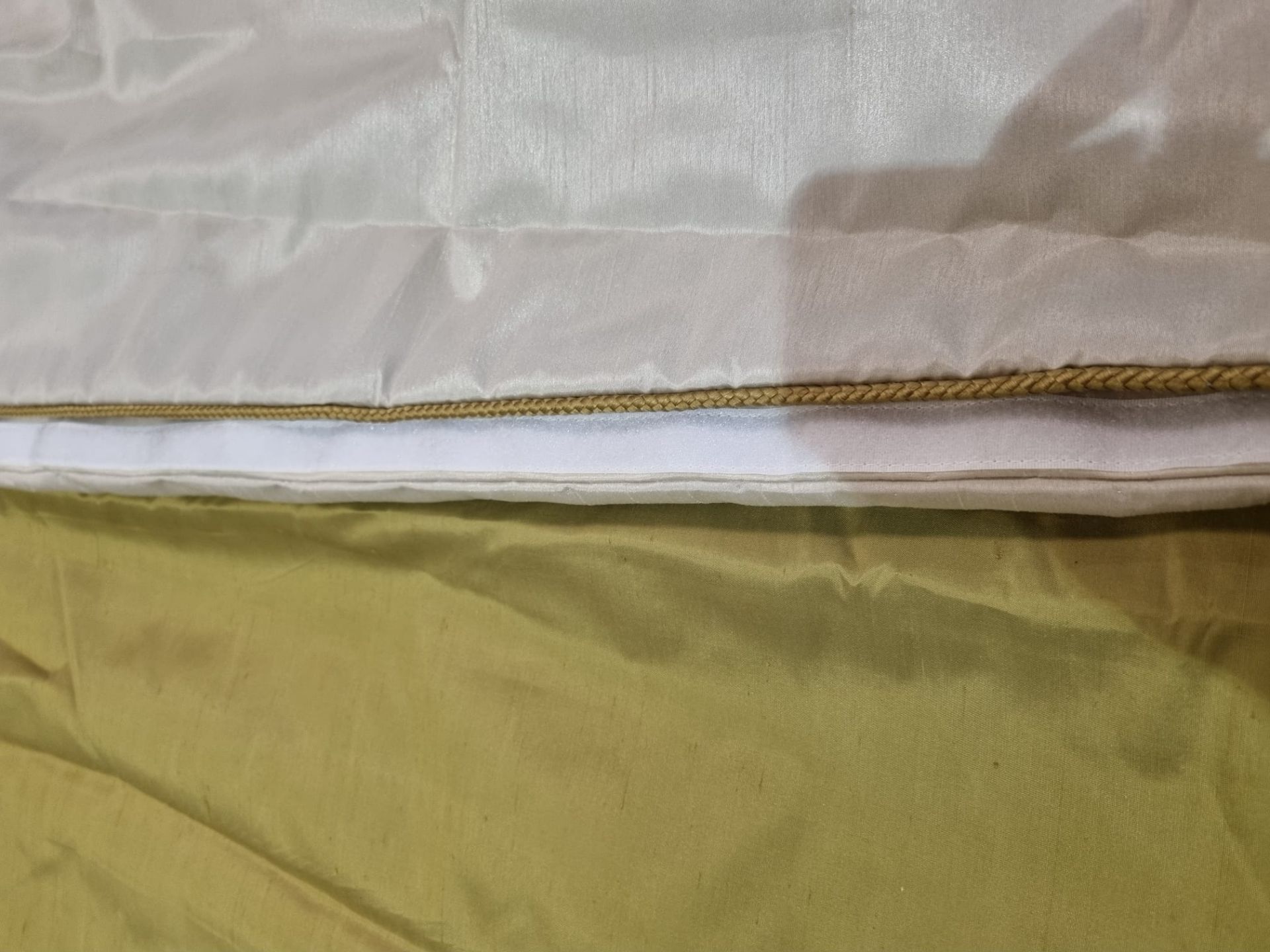 A Pair Of Green Silk Drapes With Jabots Gold Piping 170 x 272cm (Dorch 38) - Image 3 of 4