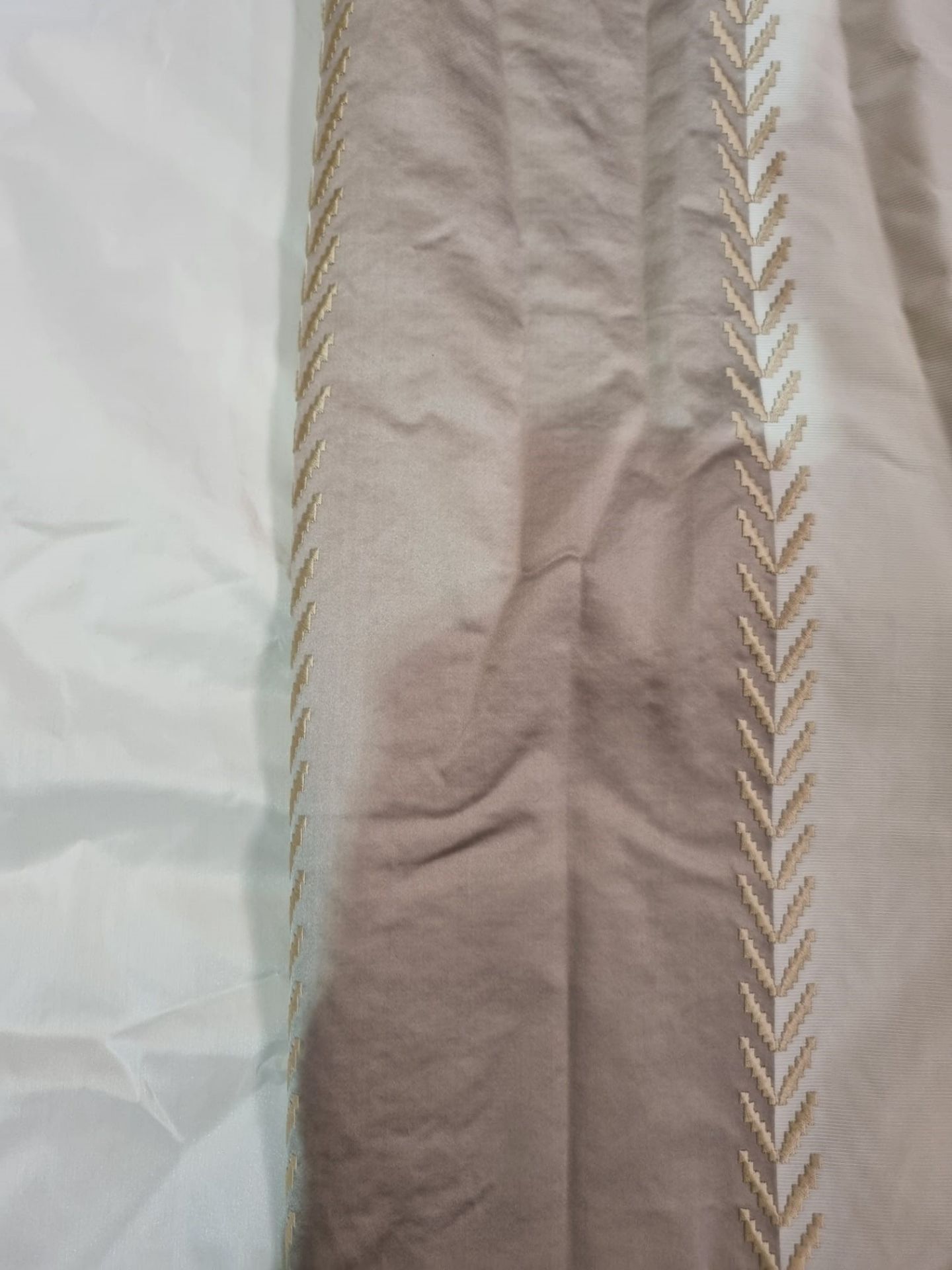 A Pair Of Cream Silk Drapes With Patterned Brown Jabots Striped Edge Trim 260 x 270cm (Dorch 43) - Image 2 of 4