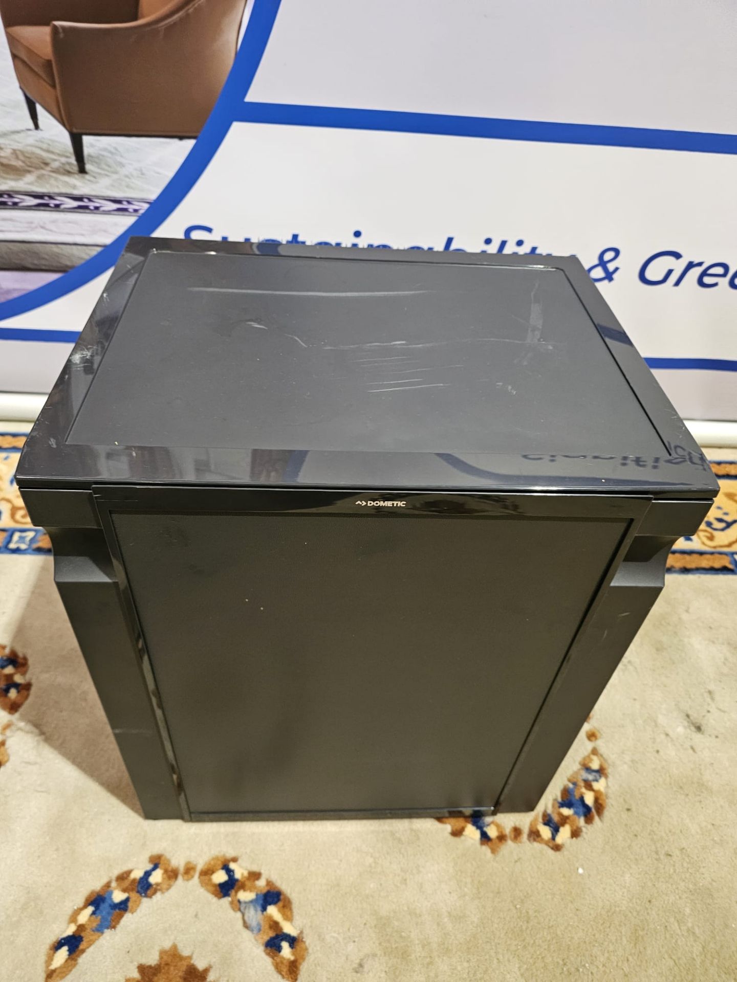 Dometic Mini Bar Fridge 49 x 48 x 57cm - Image 3 of 3